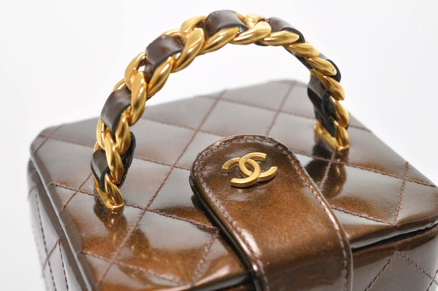 Chanel Micro Mini 90s Vintage Patent Metallic Bronze Iridescent Vanity Case For Sale 10
