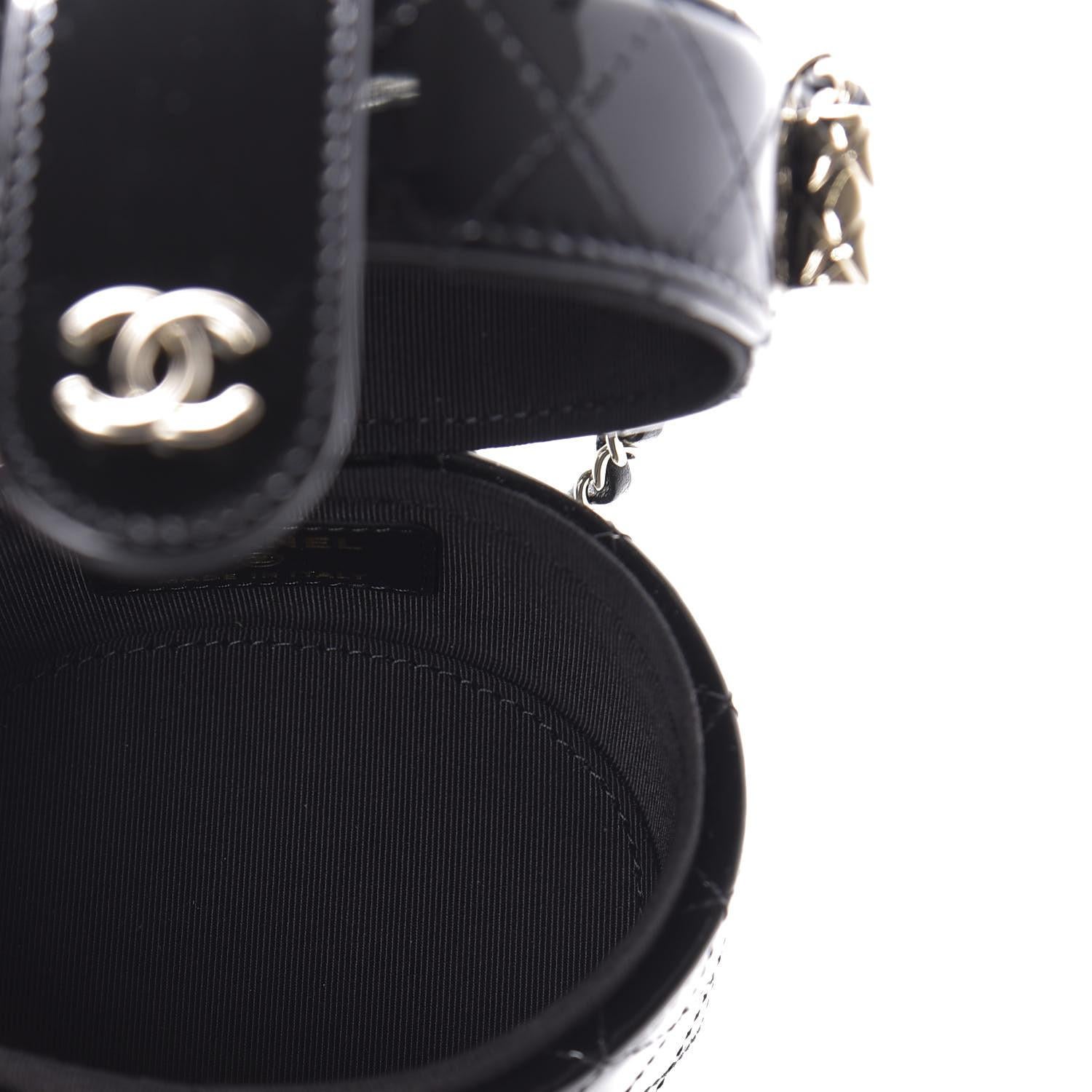 Chanel Micro Mini Schwarze Crossbody-Tasche aus gestepptem Lackleder mit Schmuckkästchen im Angebot 6