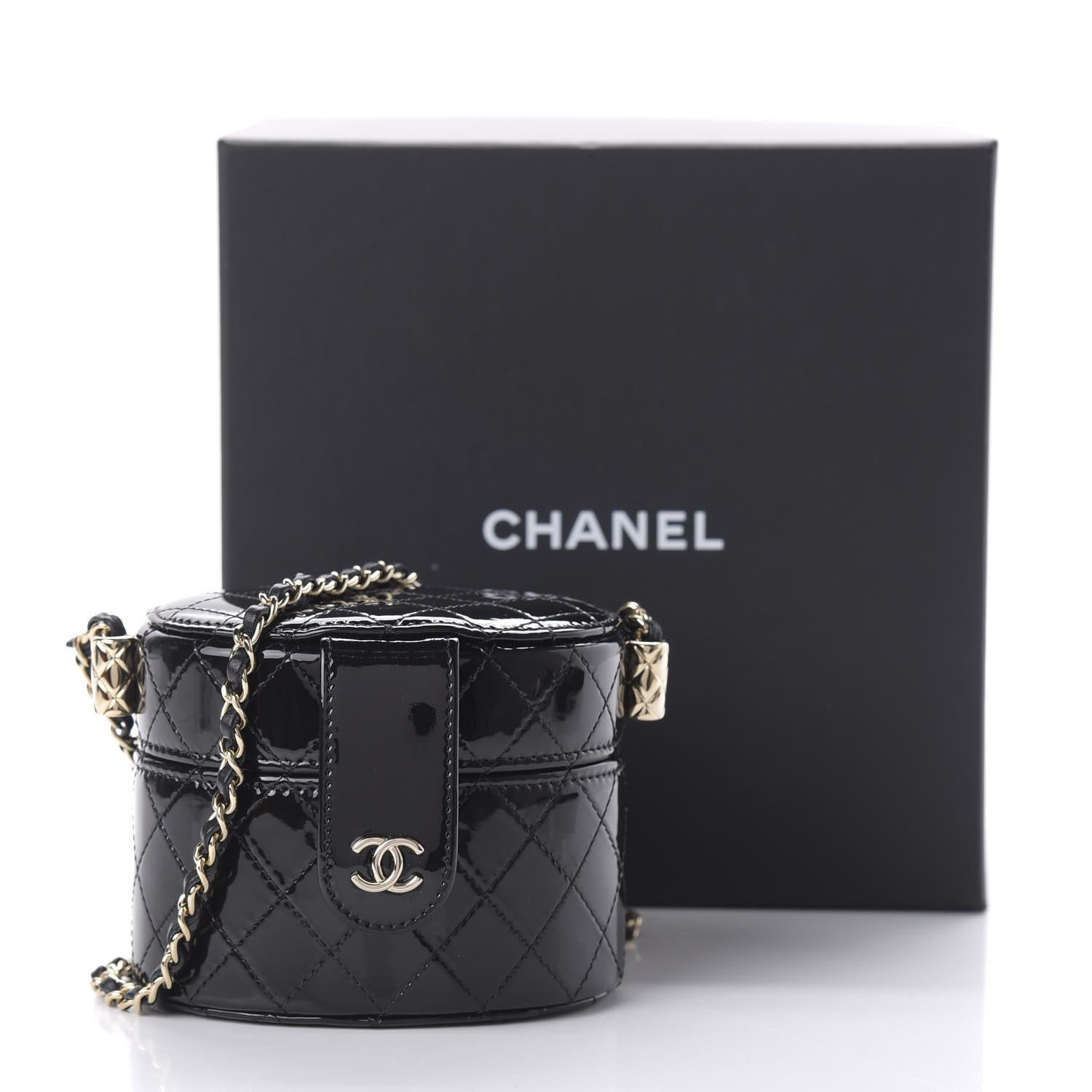 Chanel Micro Mini Schwarze Crossbody-Tasche aus gestepptem Lackleder mit Schmuckkästchen im Zustand „Hervorragend“ im Angebot in Miami, FL