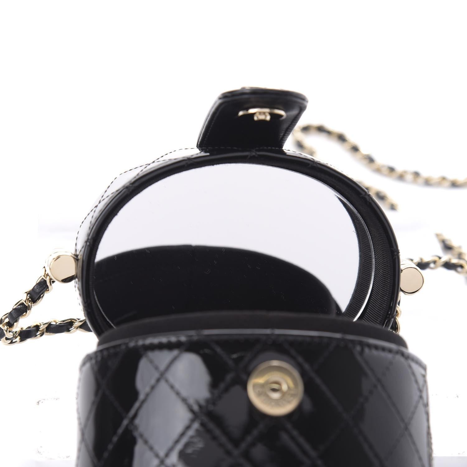 Chanel Micro Mini Schwarze Crossbody-Tasche aus gestepptem Lackleder mit Schmuckkästchen im Angebot 2