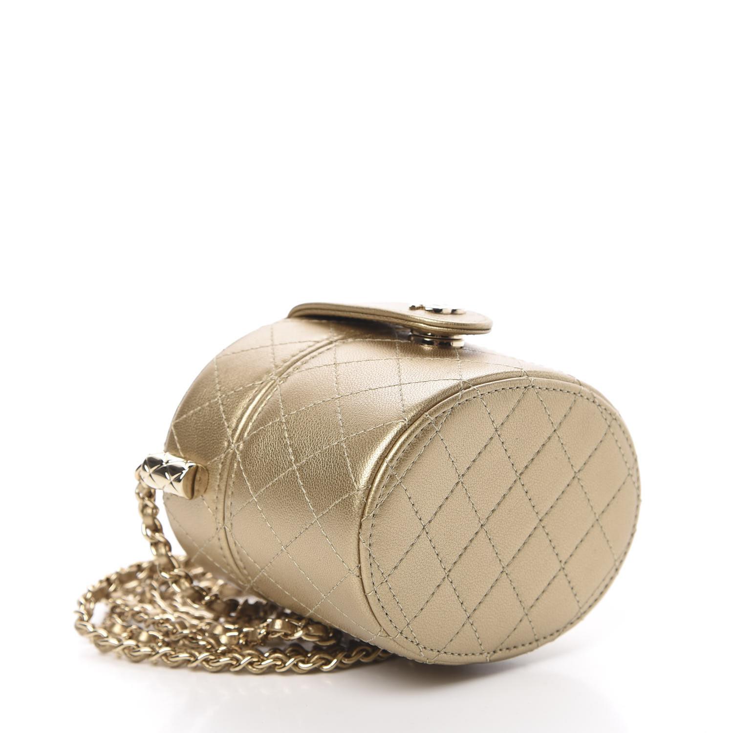 Chanel Micro Mini Gold gesteppte Lammfell-Leder-Schmuckkästchen-Umhängetasche für Damen oder Herren im Angebot