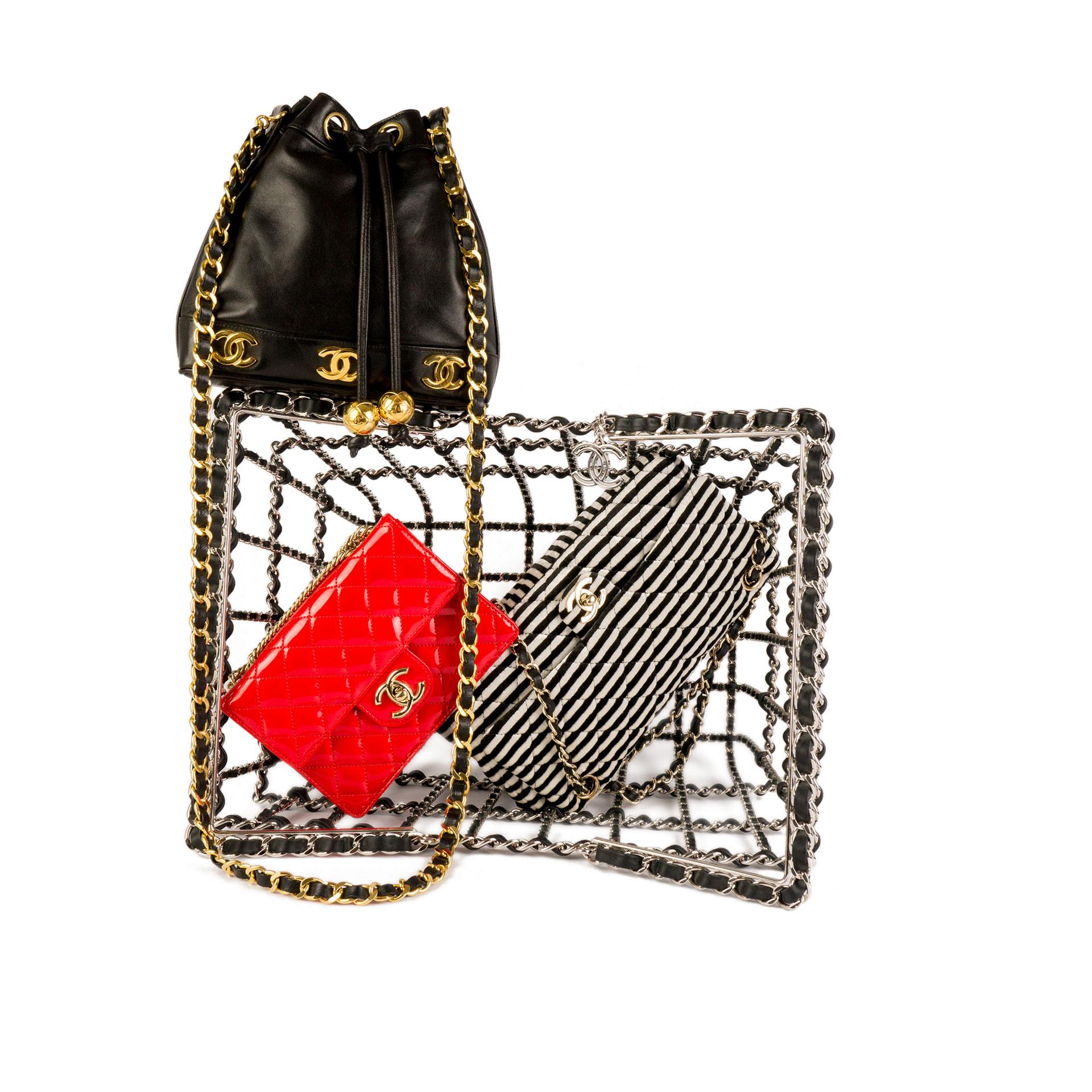 Chanel Micro Mini Patent Leather Bright Red Classic Flap Crossbody Bag For Sale 4