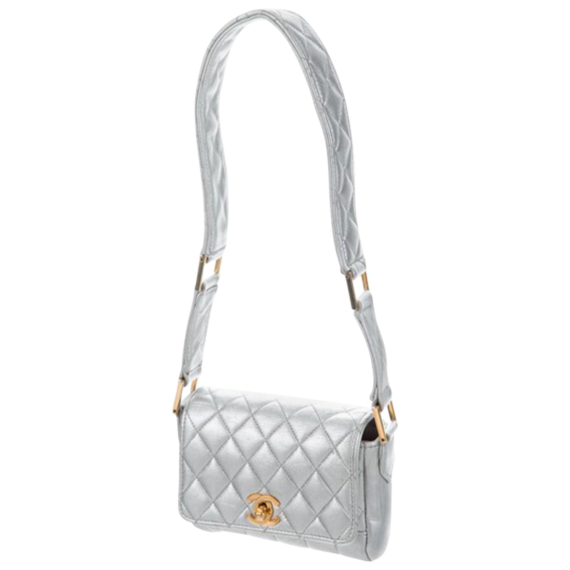 Chanel Rare Limited Edition 1994 Runway Gold Metallic Quilted Lambskin Micro Mini Classic Flap Bag

1994 {VINTAGE 30 Years}
Silver hardware
Silver lined interior
1 Interior pockets
4.5