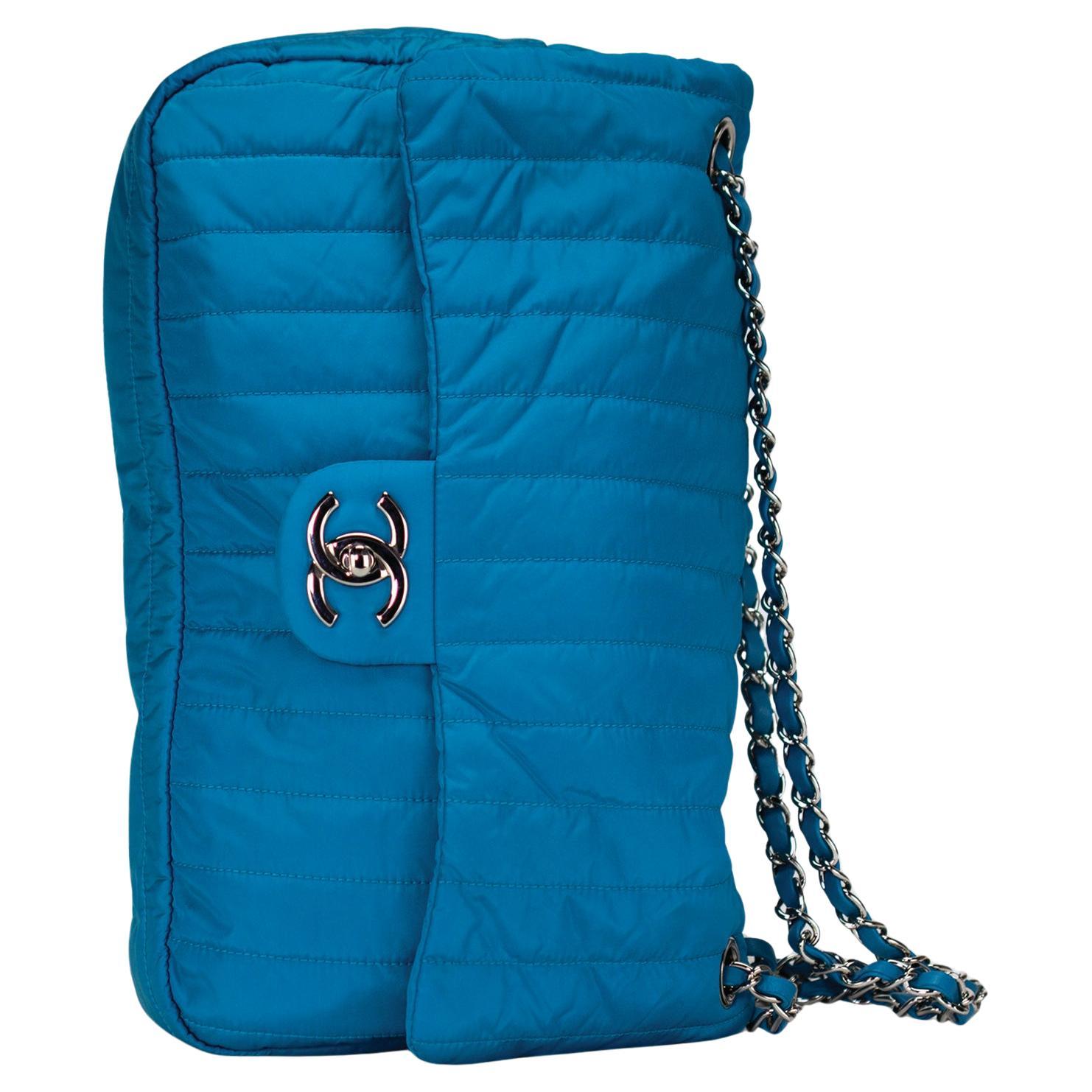 Chanel Bolso de hombro de nylon acolchado azul microfibra Acqua