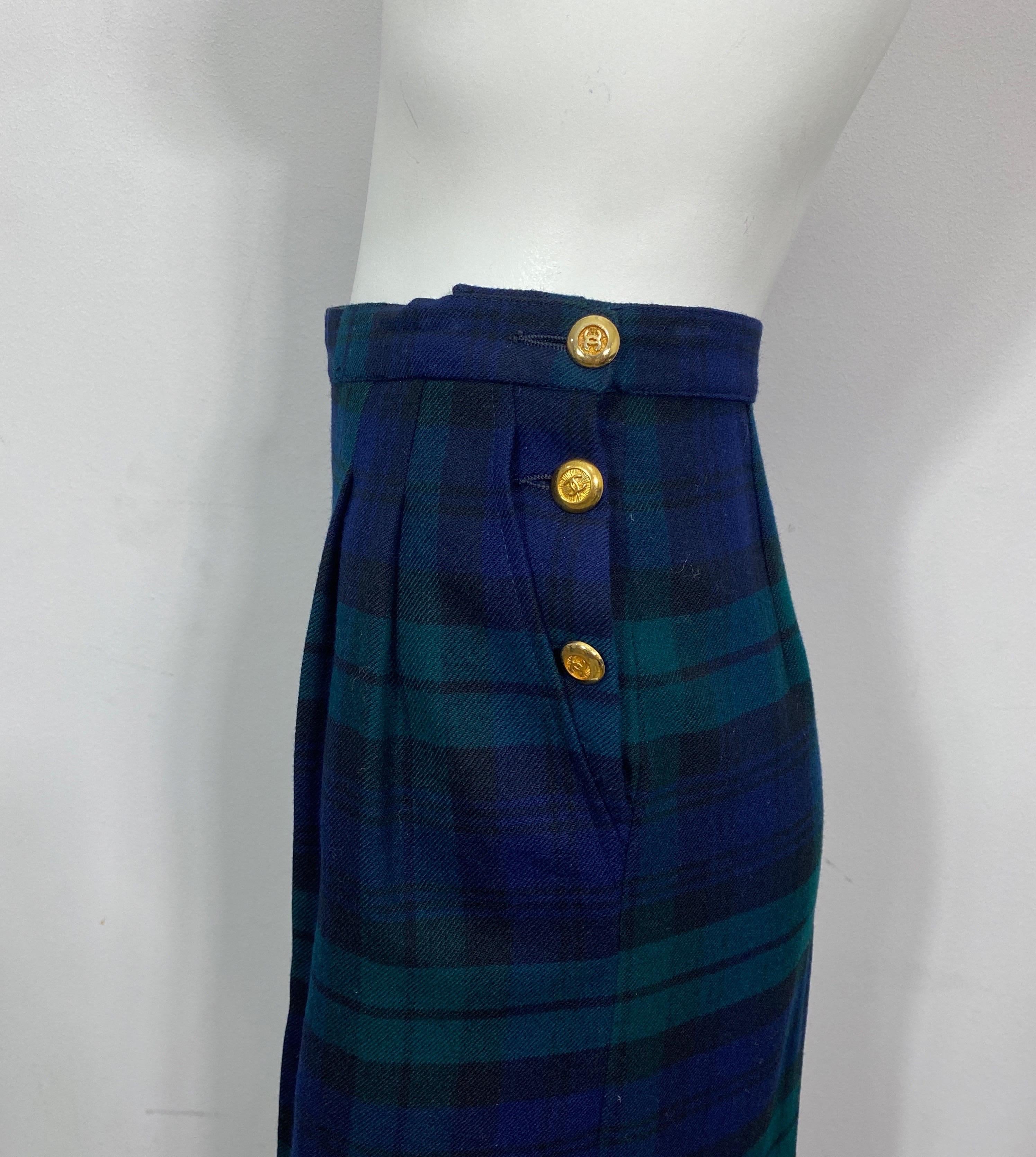 Chanel Mid 1980’s Navy and Green Plaid Double Pleated Wool Pants-Size 36 For Sale 5