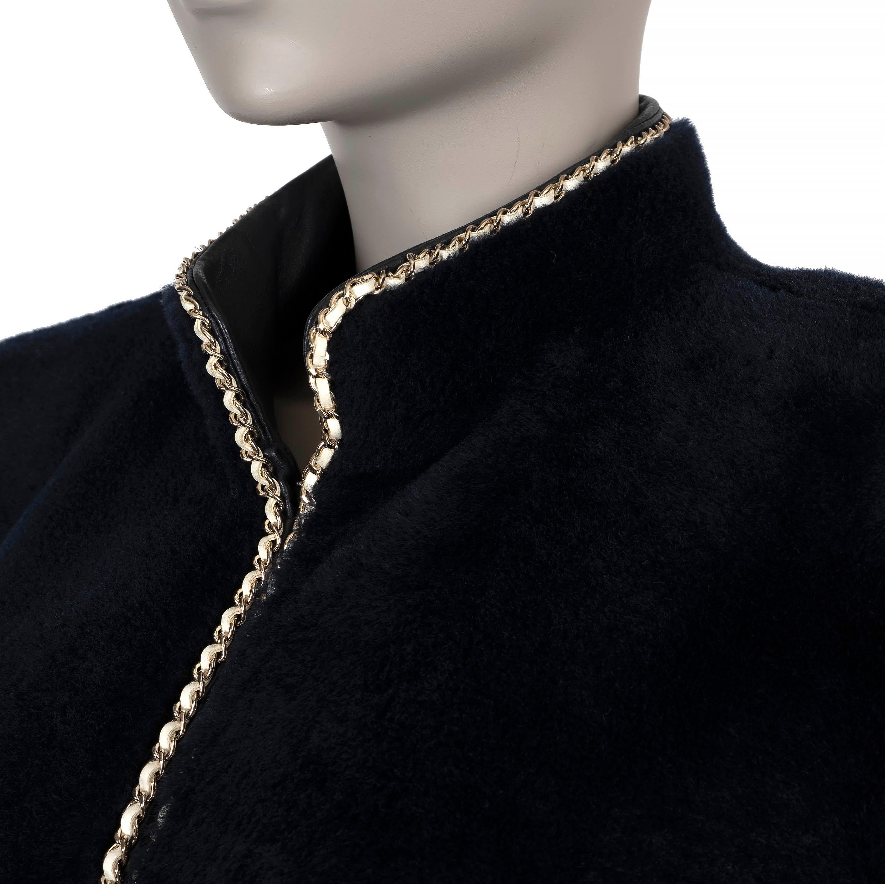 CHANEL midnight blue 17A COSMOPOLITE CHAIN TRIM SHEARLING CROPPED Jacket 38 S For Sale 1