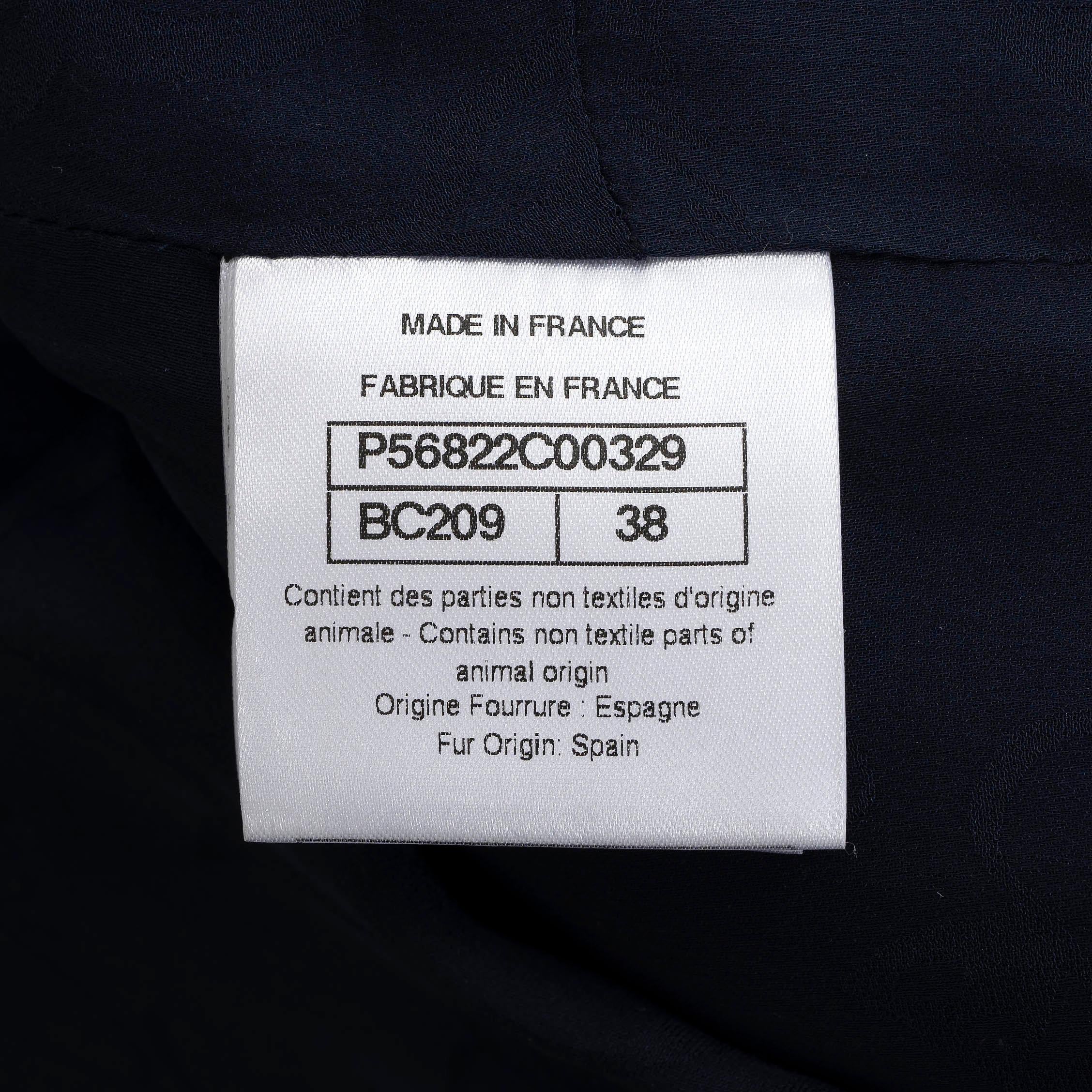 CHANEL midnight blue 17A COSMOPOLITE CHAIN TRIM SHEARLING CROPPED Jacket 38 S For Sale 3