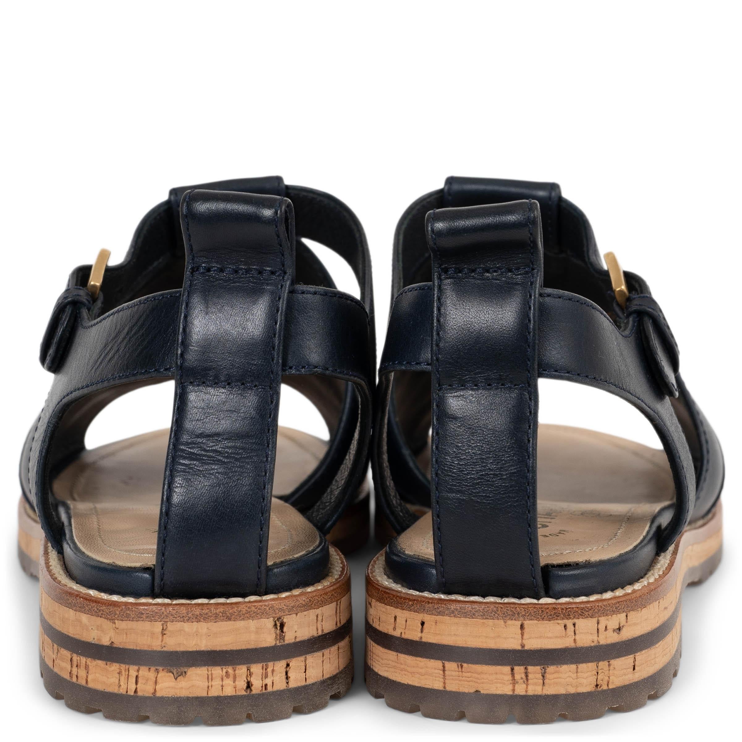 CHANEL Mitternachtsblaue flache Sandalen aus Leder 15P CC Schuhe 38,5 Damen im Angebot