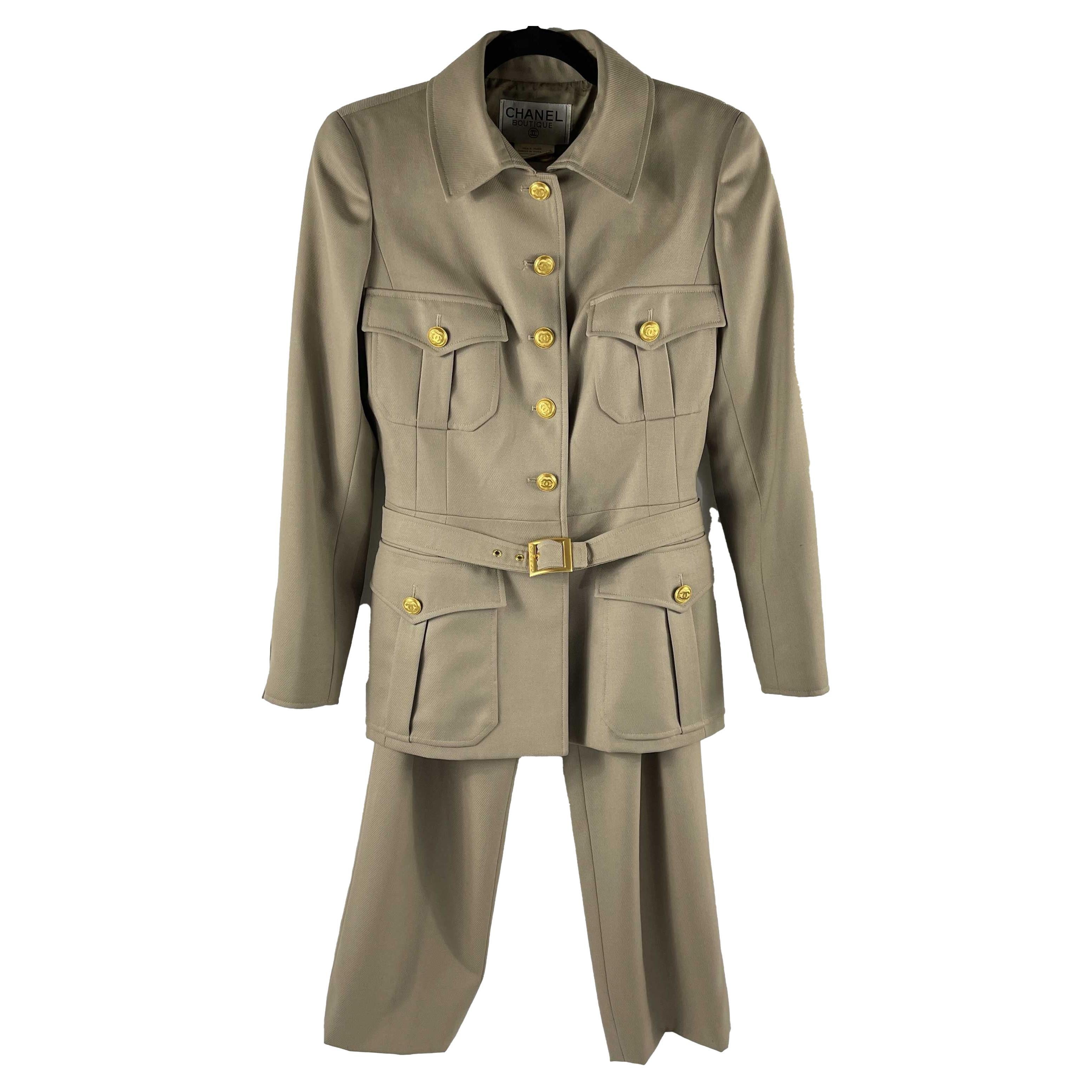 Ensemble veste et pantalon vintage CHANEL style militaire avec ceinture 96A CC 1996, 40 US 8