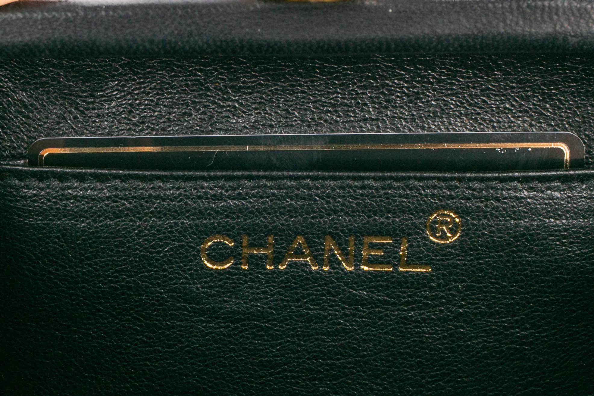 Chanel minaudiere bag 1991-1994 en vente 6