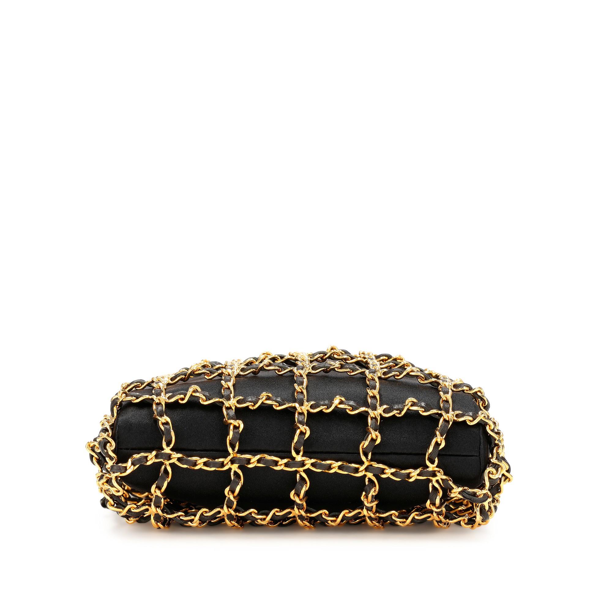 Chanel - Pochette Minaudière rare vintage en satin noir avec micro-mini chaîne tissée en vente 3