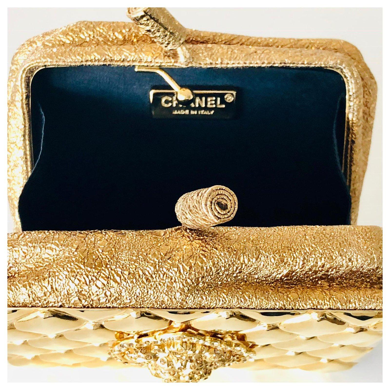 Chanel Minaudiere Gold Moskau Löwenkopf Clutch mit Swarovski-Kristallen Abendtasche für Damen oder Herren im Angebot