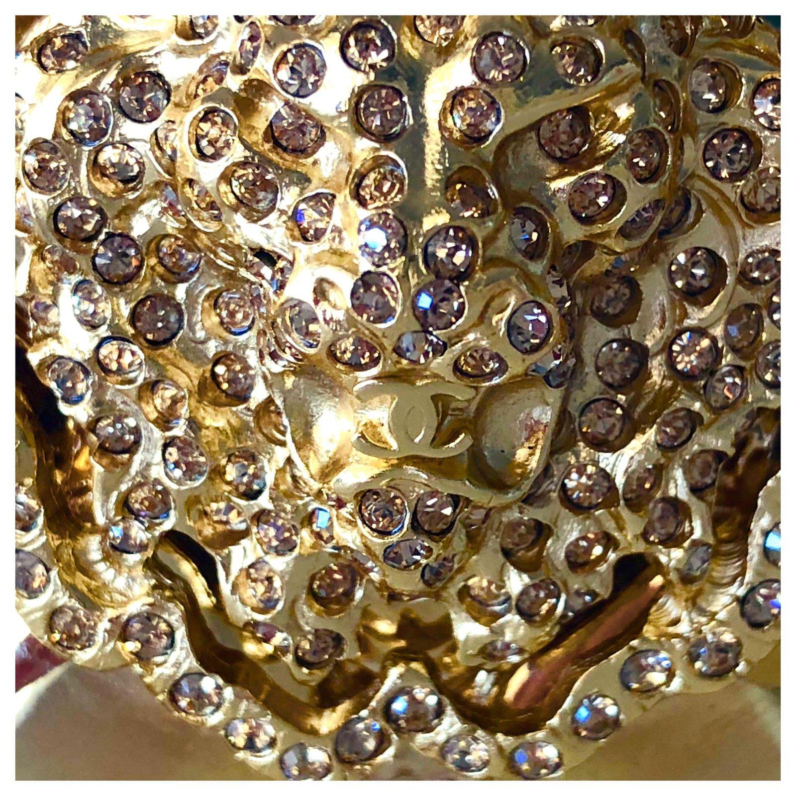 Chanel - Pochette de soirée Minaudière dorée Moscou à tête de lion en cristaux Swarovski en vente 1