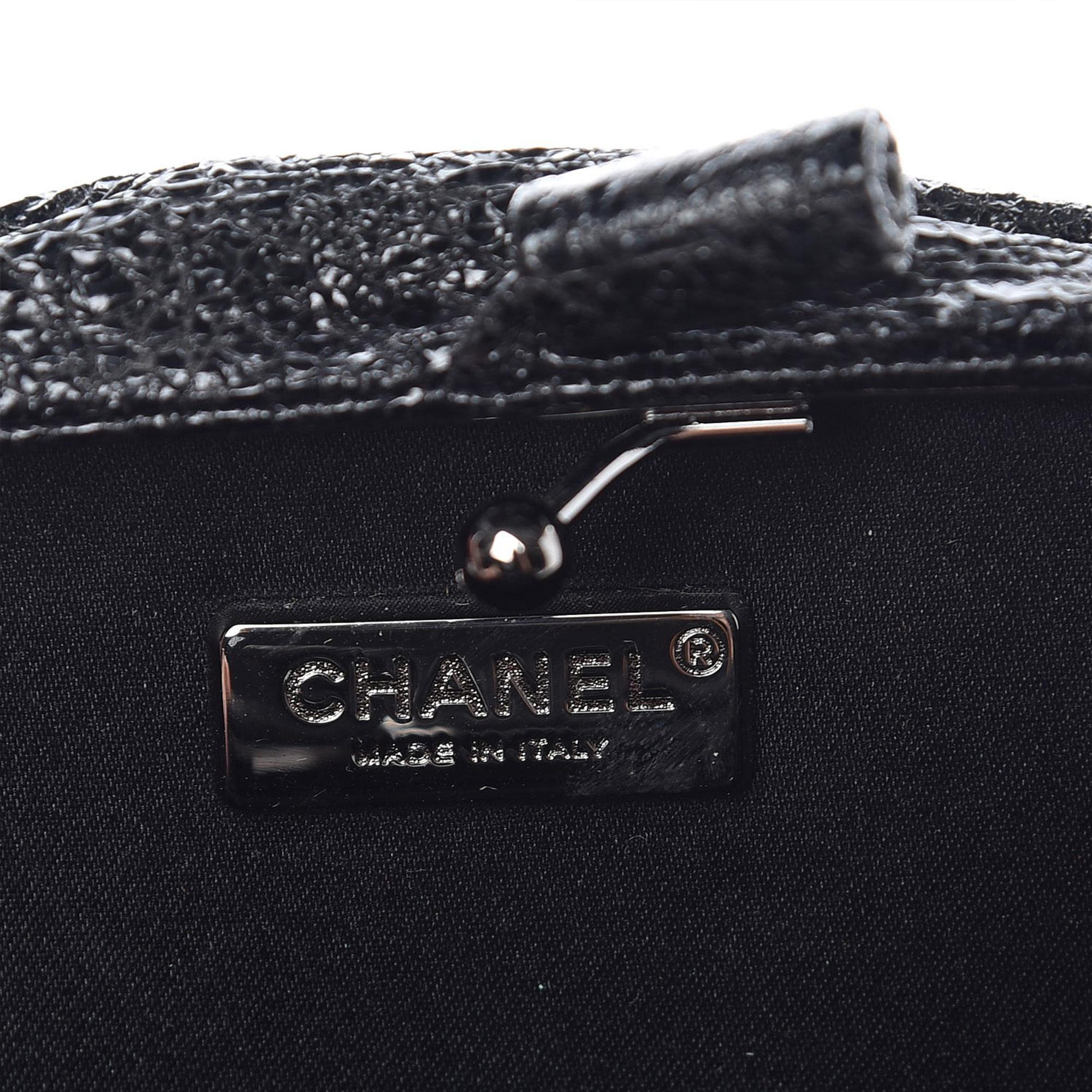 Chanel Minaudière Moscou Leo Runway Rare So Black Charcoal Grey Metal Clutch en vente 1
