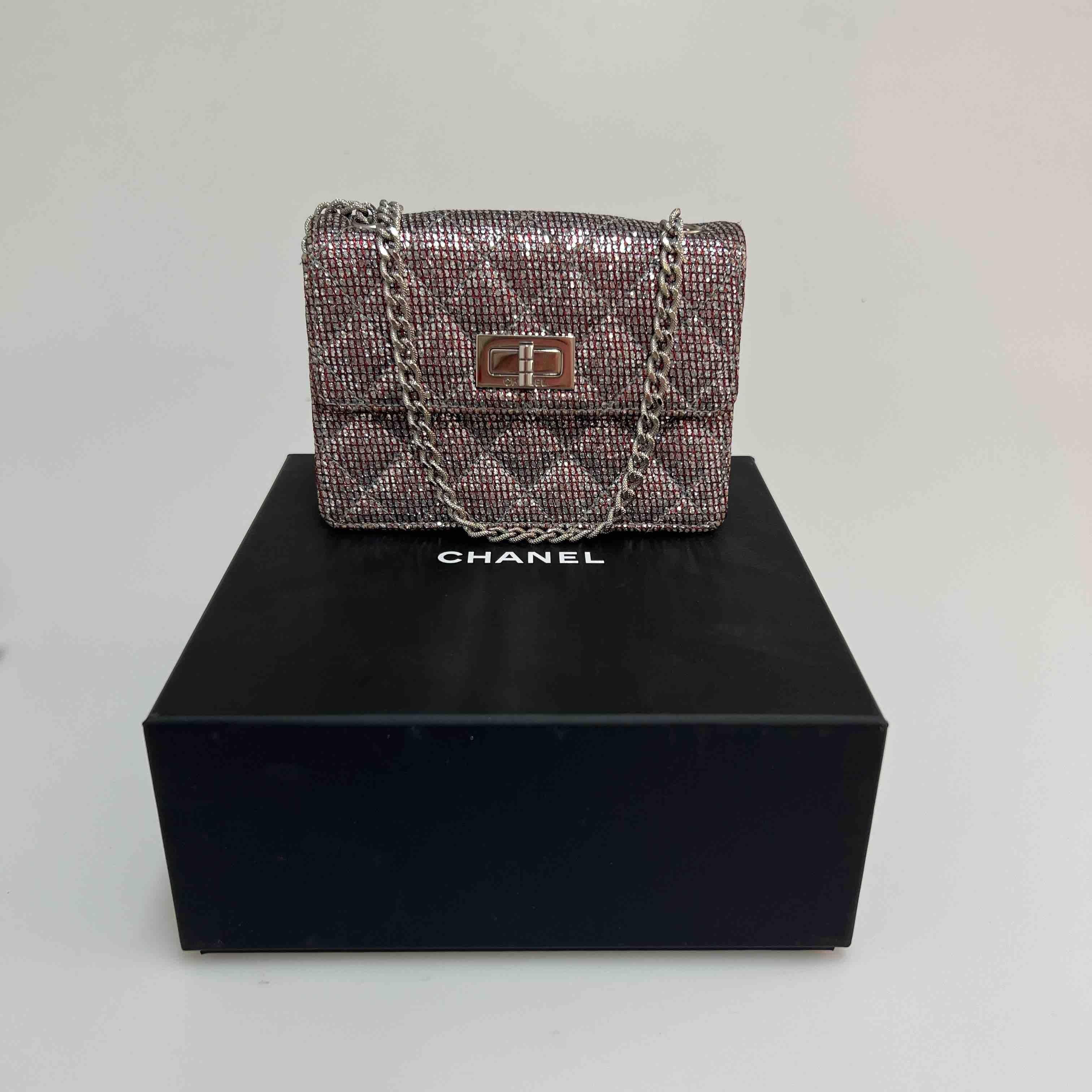 CHANEL Mini 255 en rose et strasss argentés en vente 5