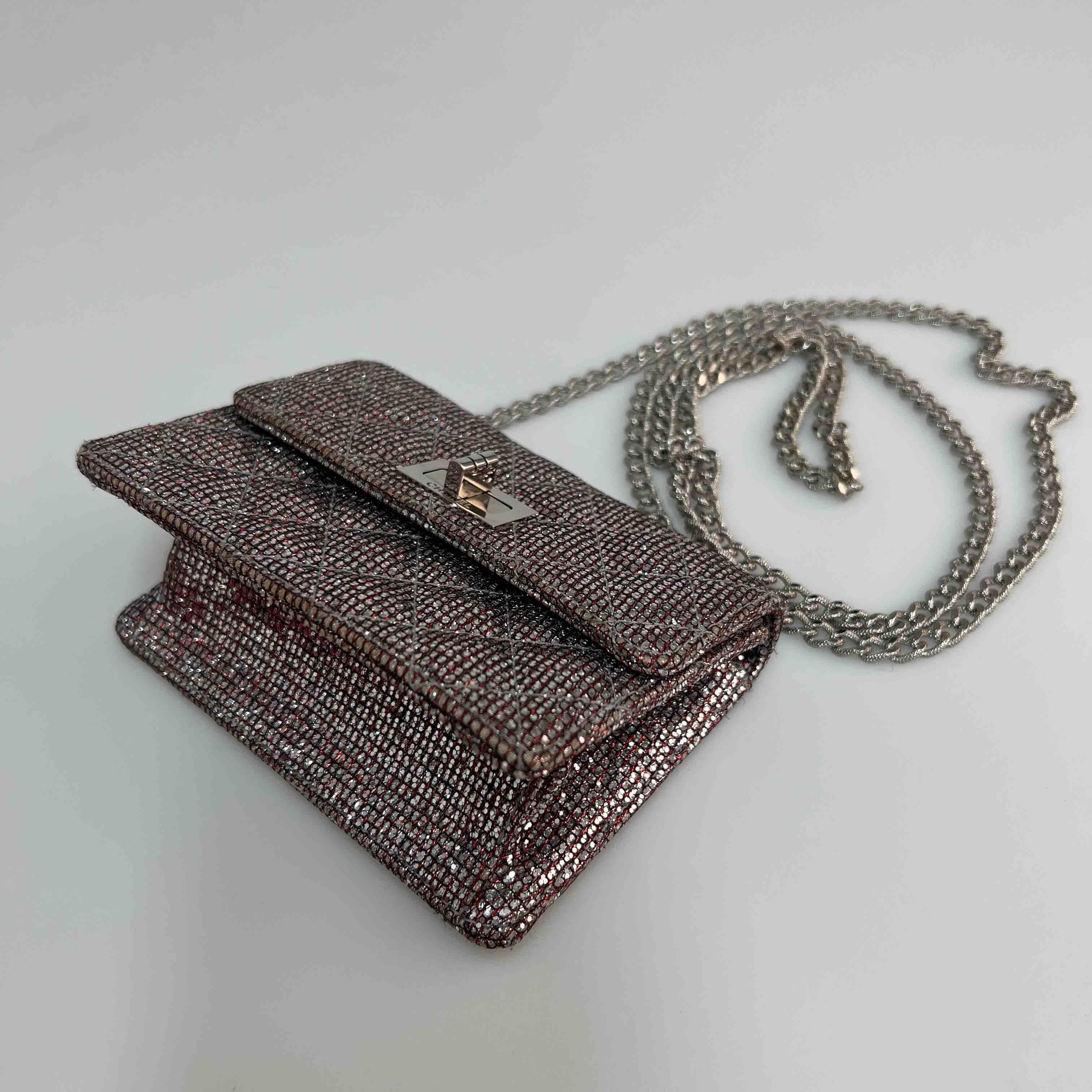 CHANEL Mini 255 Tasche in Rosa und Silber mit Strasssteinen im Angebot 4