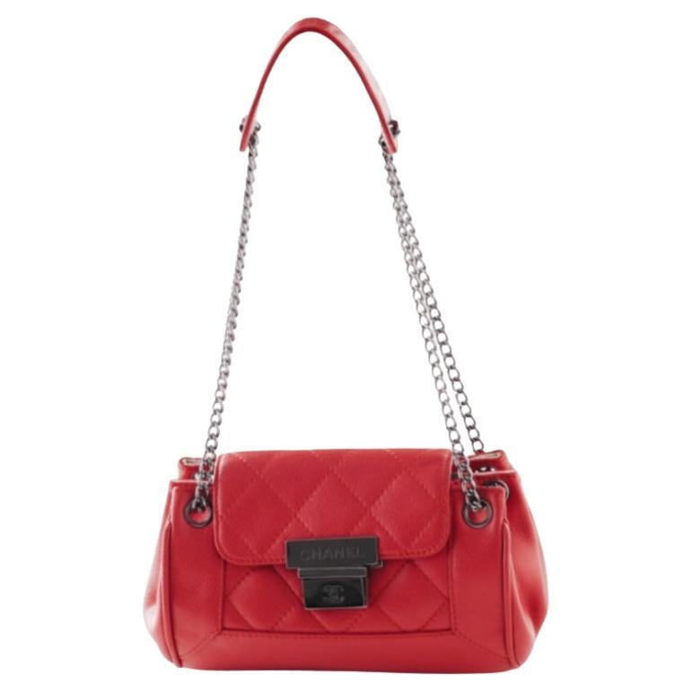 Chanel - Mini sac à rabat accordéon en cuir caviar rouge en vente