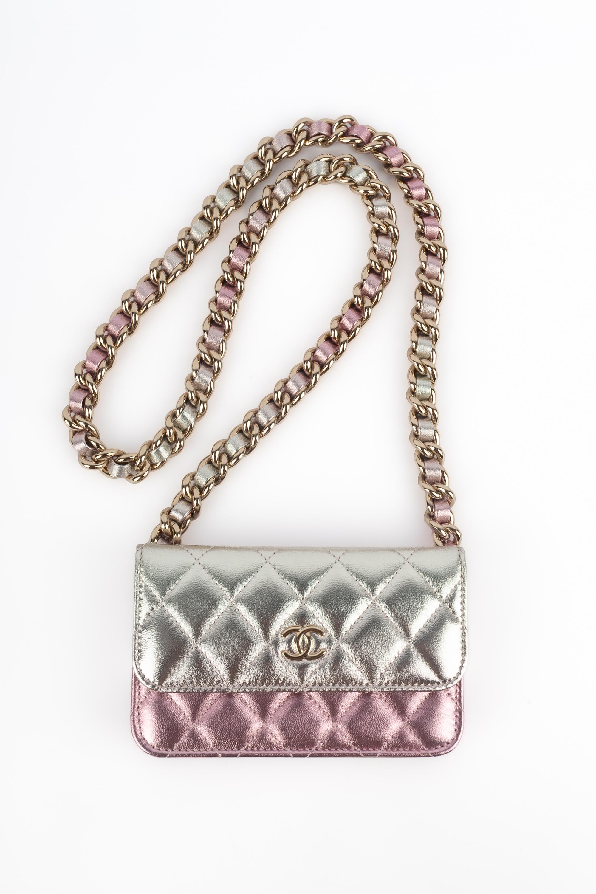 Gris Chanel mini bag 'Wallet-on-Chain' 2021 en vente