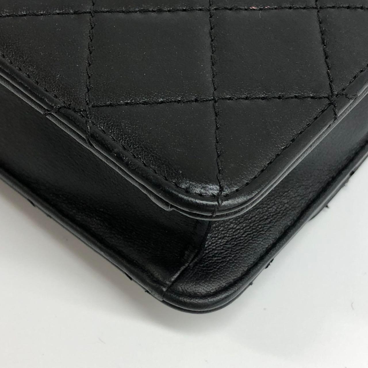 Chanel Mini Beauty Lock Flap Bag Nero Pelle d'agnello Tracolla a catena 2017 in vendita 6