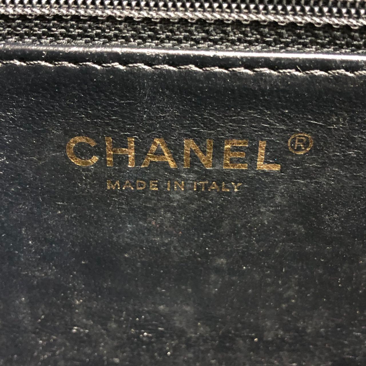 Chanel Mini Beauty Lock Flap Bag Nero Pelle d'agnello Tracolla a catena 2017 in vendita 9