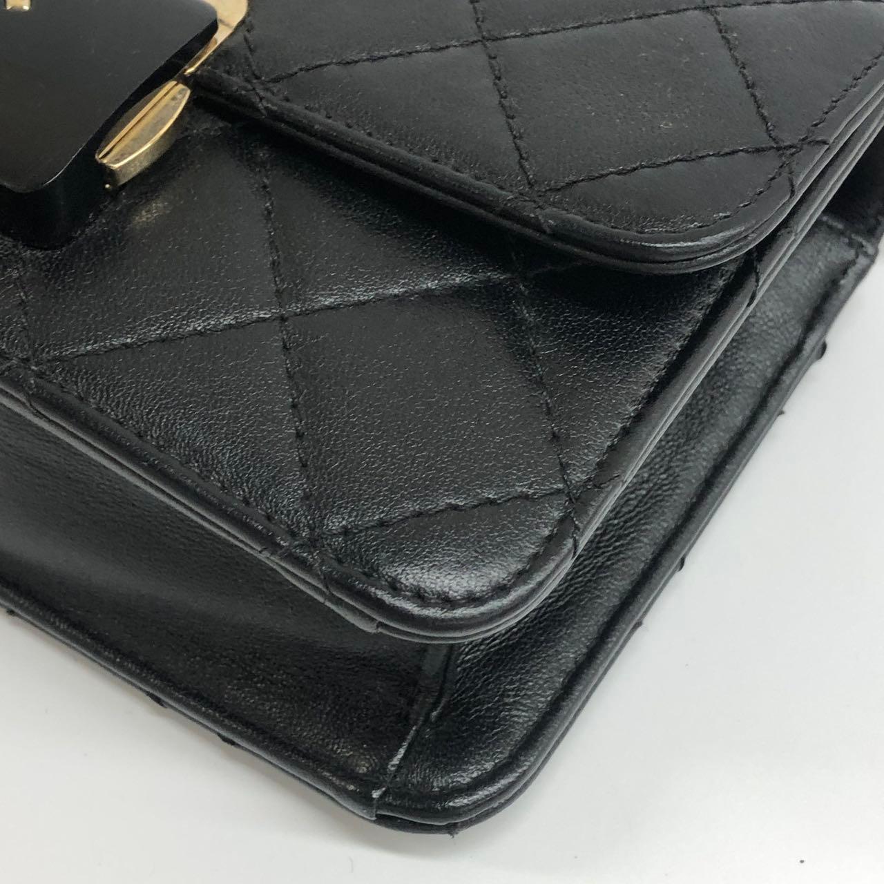 Chanel Mini Beauty Lock Flap Bag Nero Pelle d'agnello Tracolla a catena 2017 in vendita 4