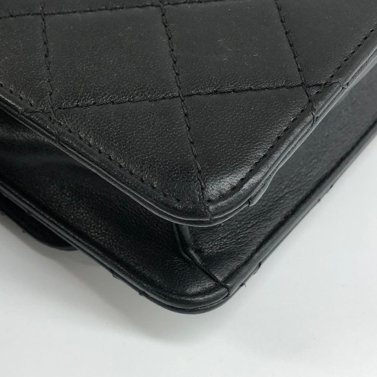 Chanel Mini Beauty Lock Flap Bag Nero Pelle d'agnello Tracolla a catena 2017 in vendita 5
