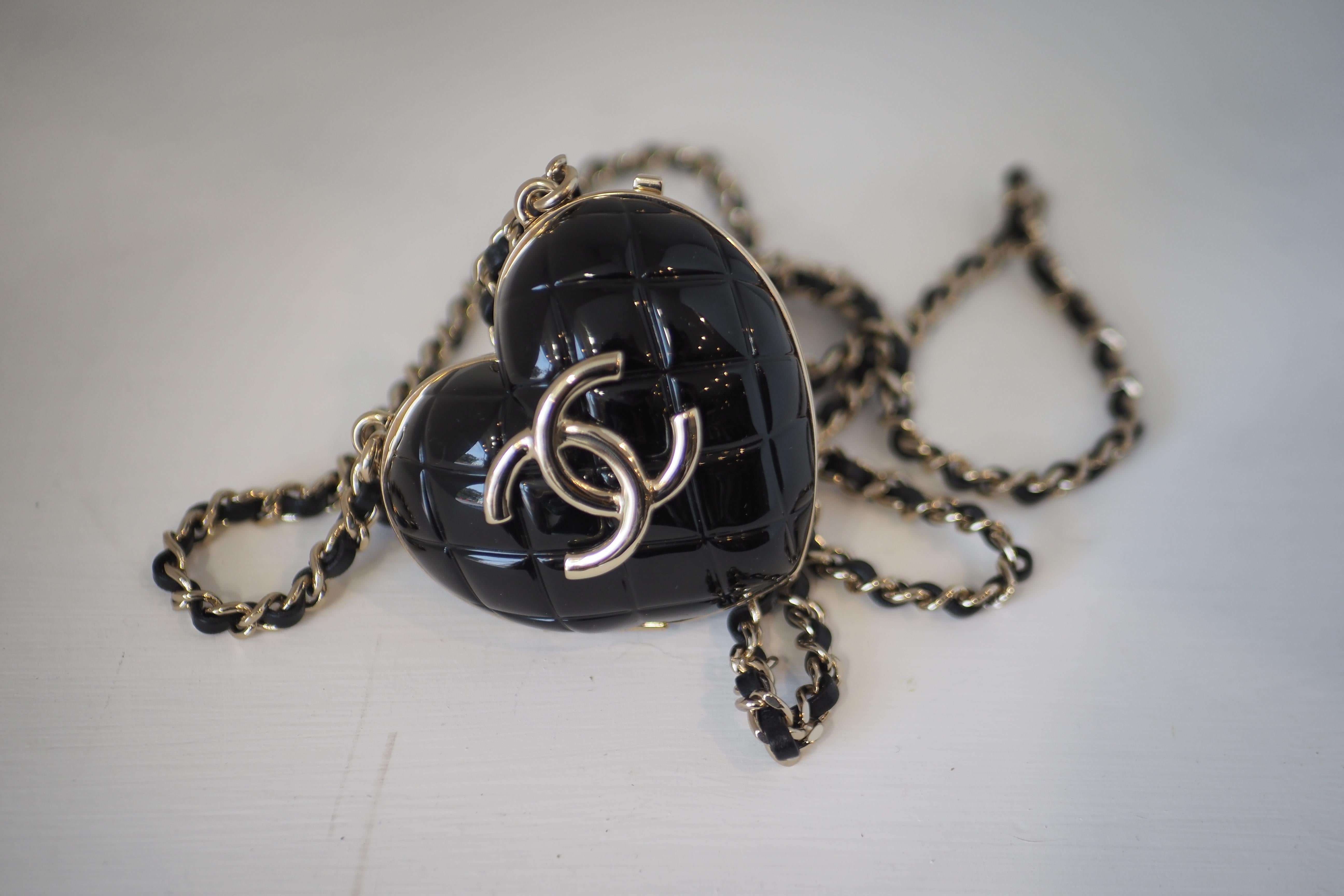 Chanel mini CC locket heart crossbody bag, necklace
Black diamond quilted bag, with gold tone hardware, CC logo and gold tone hardware.
Width: 3