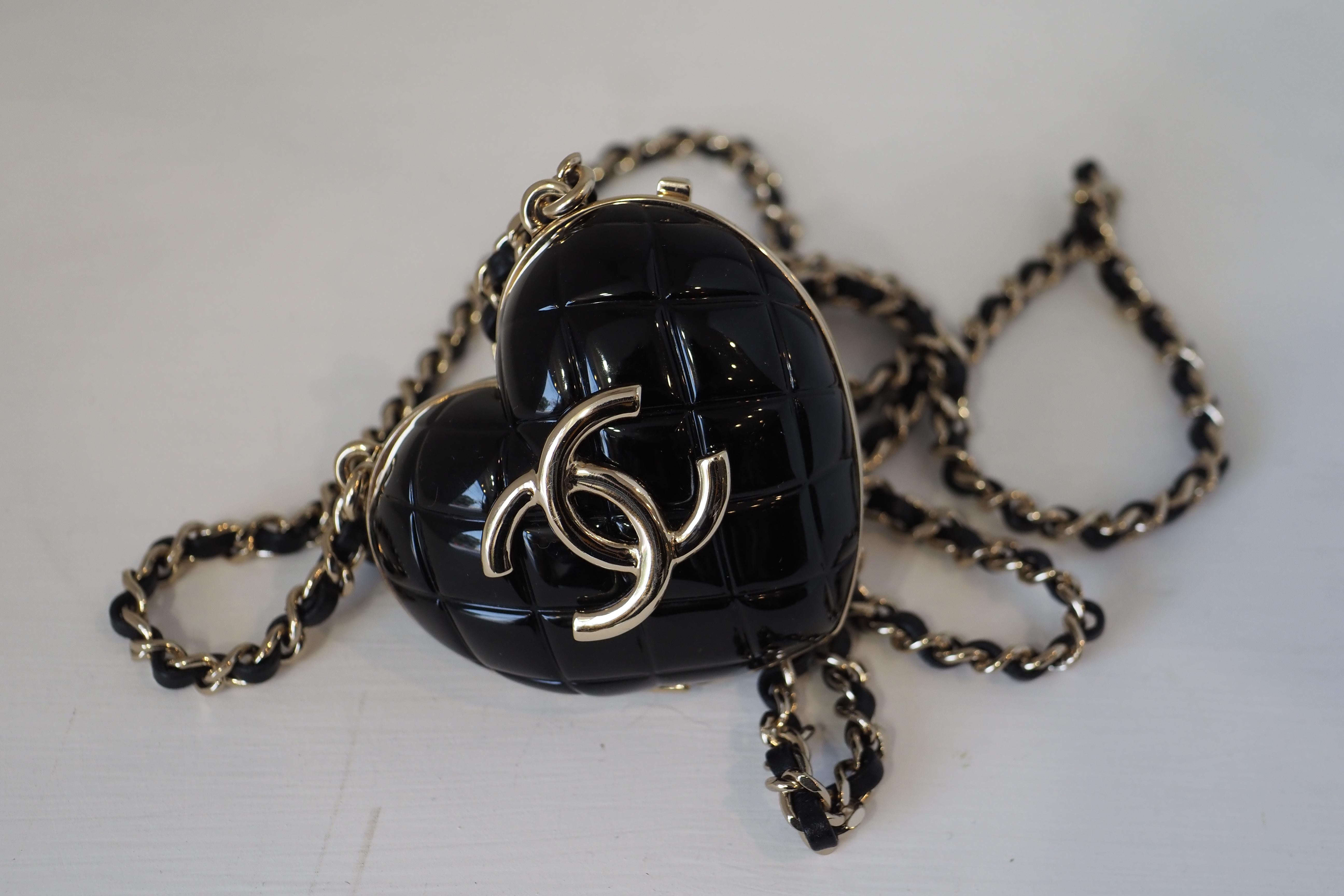 Chanel mini  Black gold CC Heart Necklace, locker crossbody bag NWOT In New Condition For Sale In Capri, IT