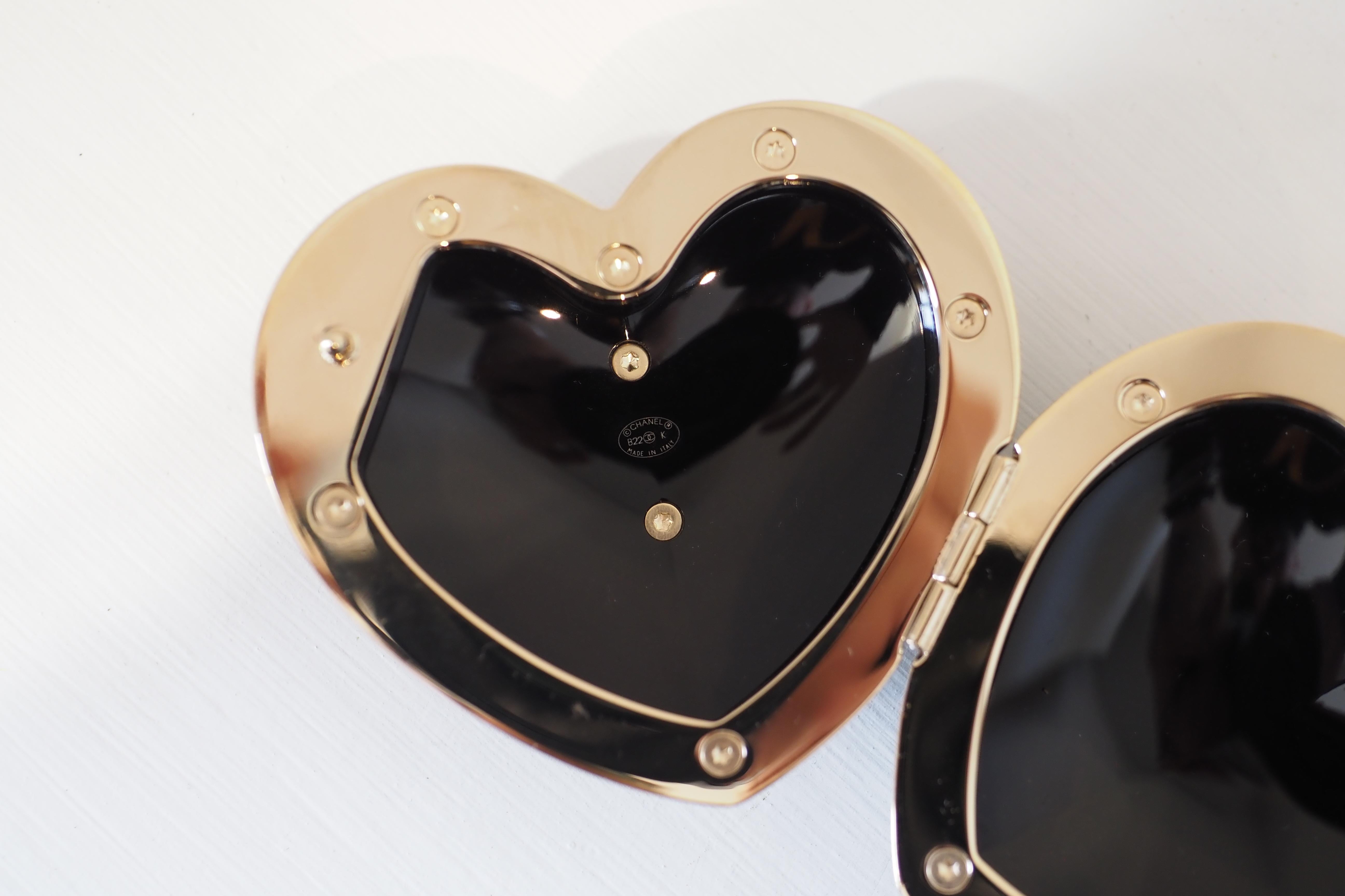 Chanel mini  Black gold CC Heart Necklace, locker crossbody bag NWOT For Sale 2