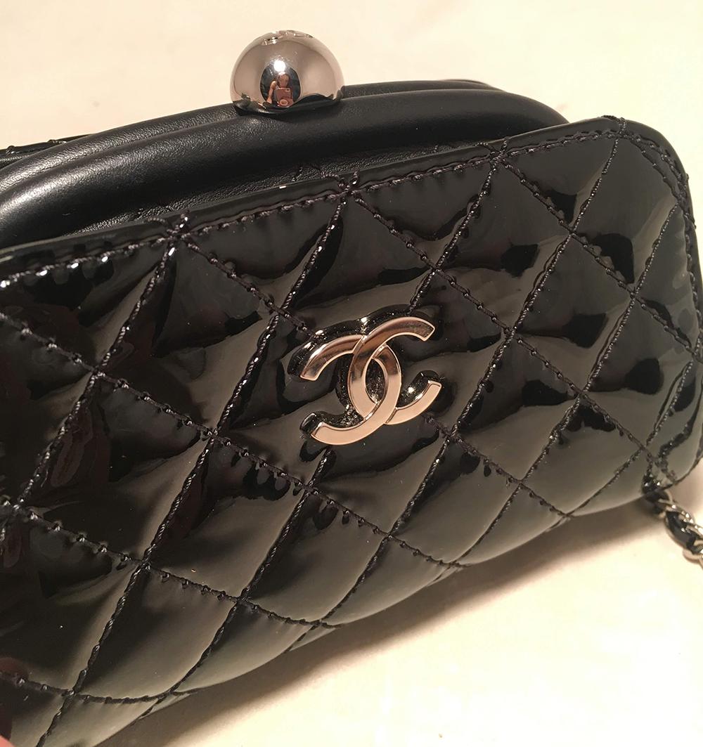 Chanel Mini Black Patent Leather Kiss lock Shoulder Bag In Excellent Condition In Philadelphia, PA