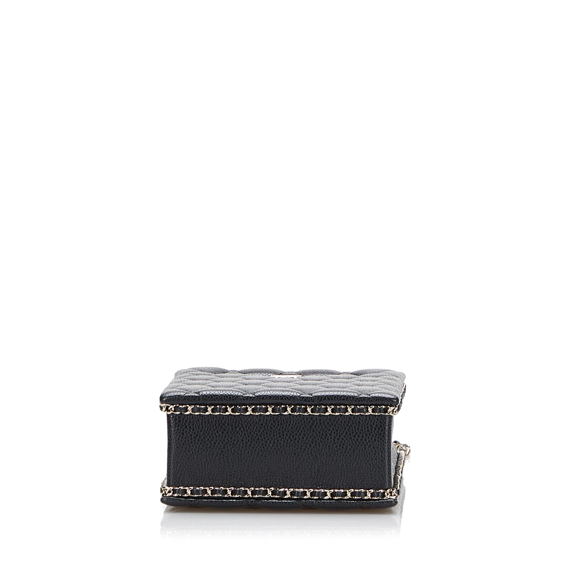 Chanel - Mini sac de soirée avec chaîne et découpe en forme de caviar Bon état - En vente à Krakow, PL