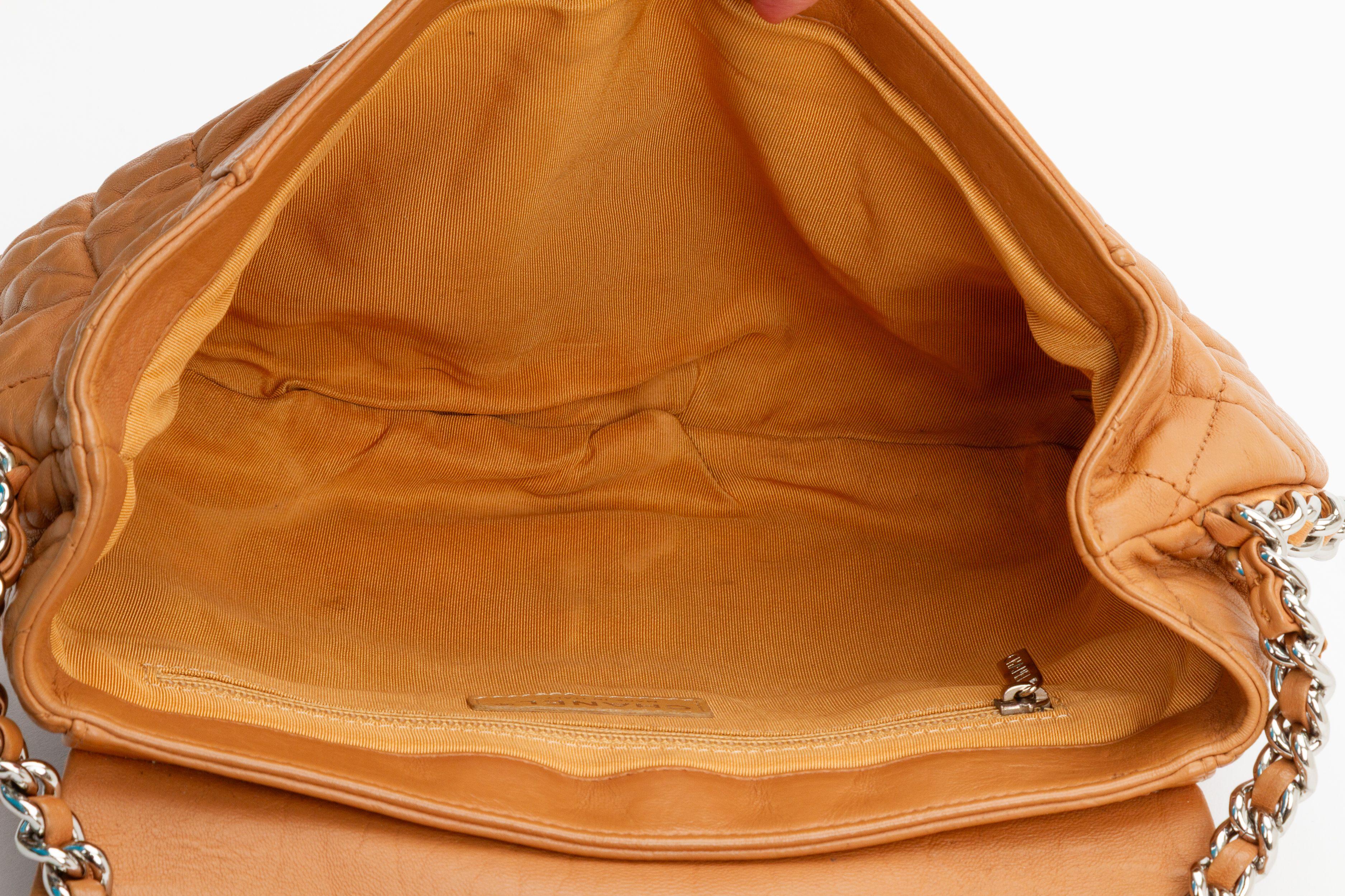 Mini borsa a tracolla a catena di Chanel in vendita 1