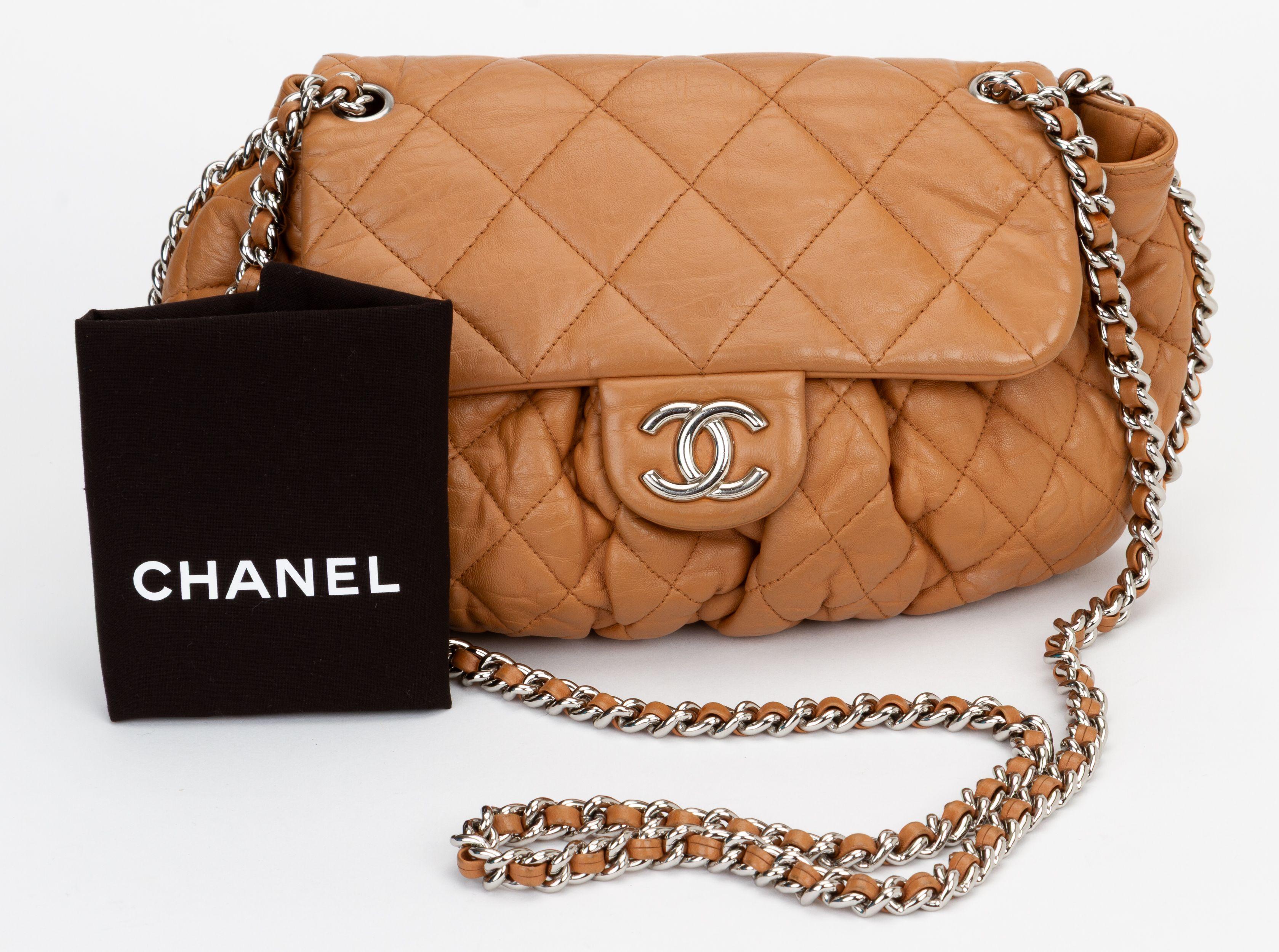 Mini borsa a tracolla a catena di Chanel in vendita 3