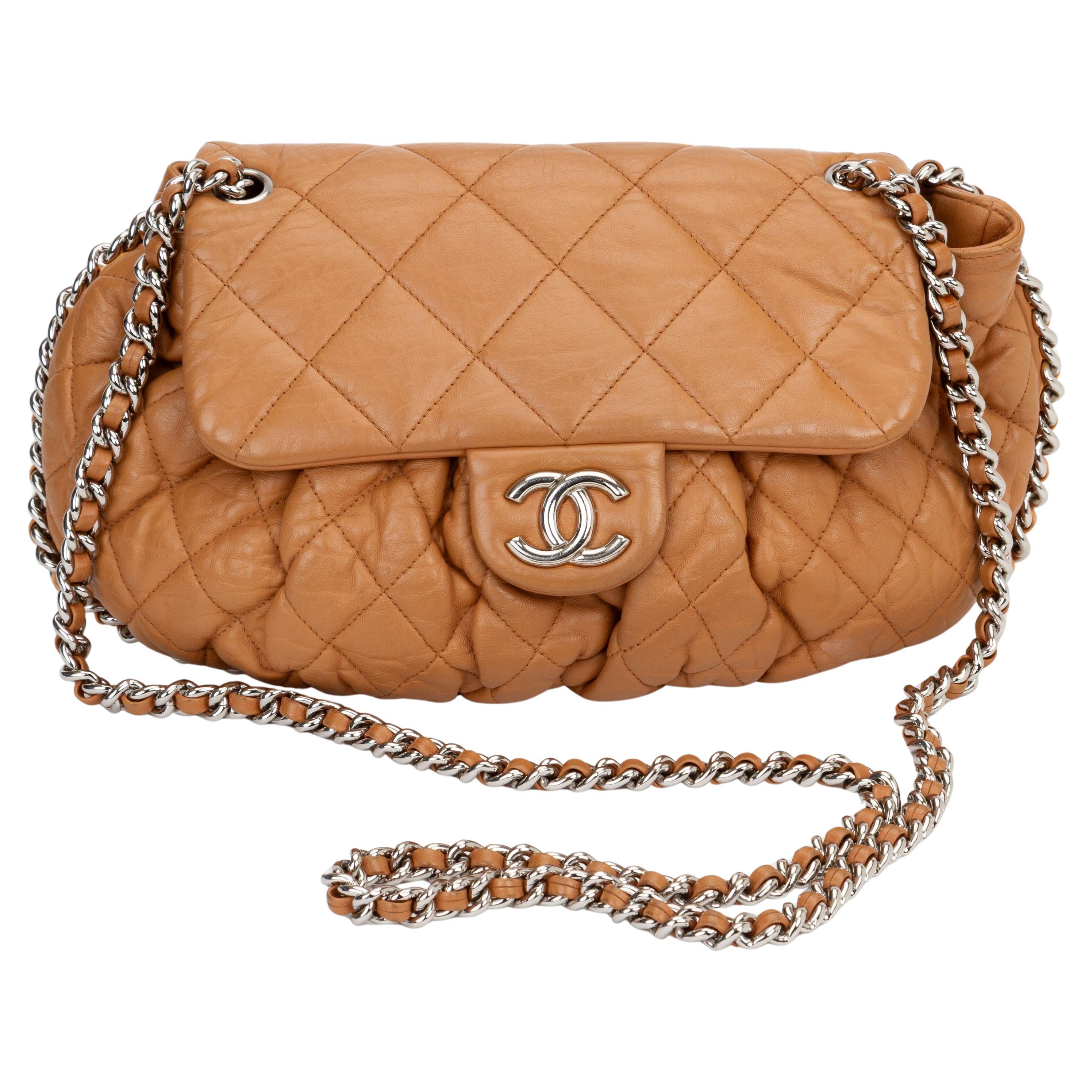 Chanel - Mini sac à bandoulière entouré de chaînes