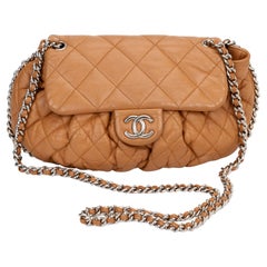 Chanel - Mini sac à bandoulière entouré de chaînes