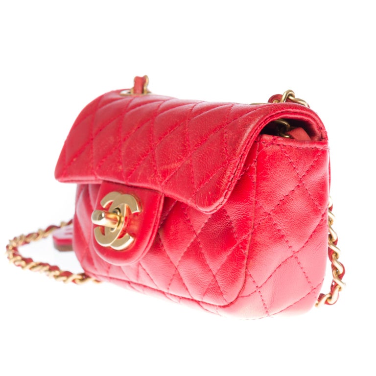 Women's Chanel Mini Charms Shoulder bag in Red quilted leather and Gold hardware For Sale