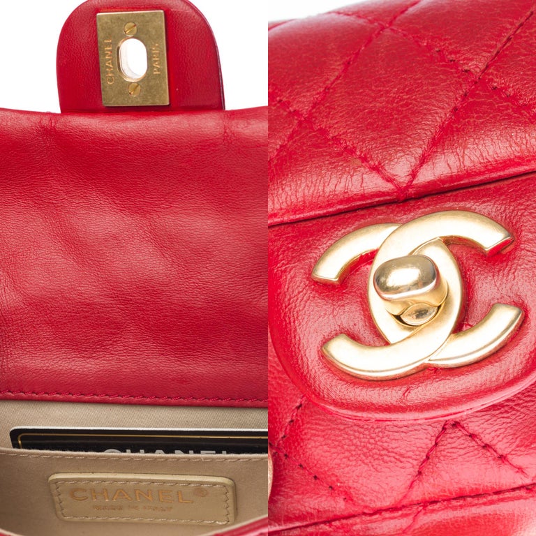 Chanel Mini Charms Shoulder bag in Red quilted leather and Gold hardware For Sale 3