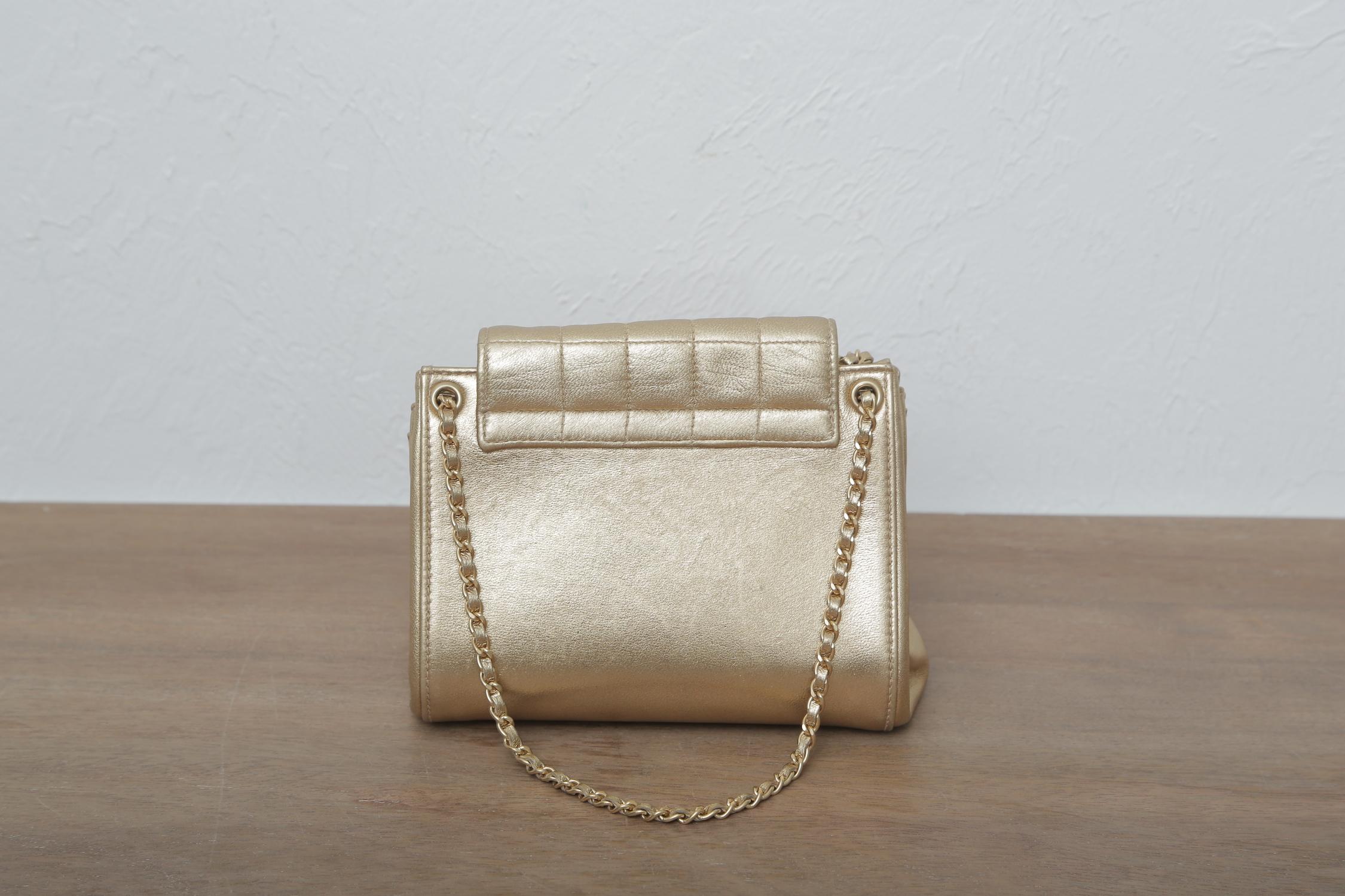 Chanel Mini Chocolate Bar Gold Accordion Flap Bag In Excellent Condition In West palm beach, FL
