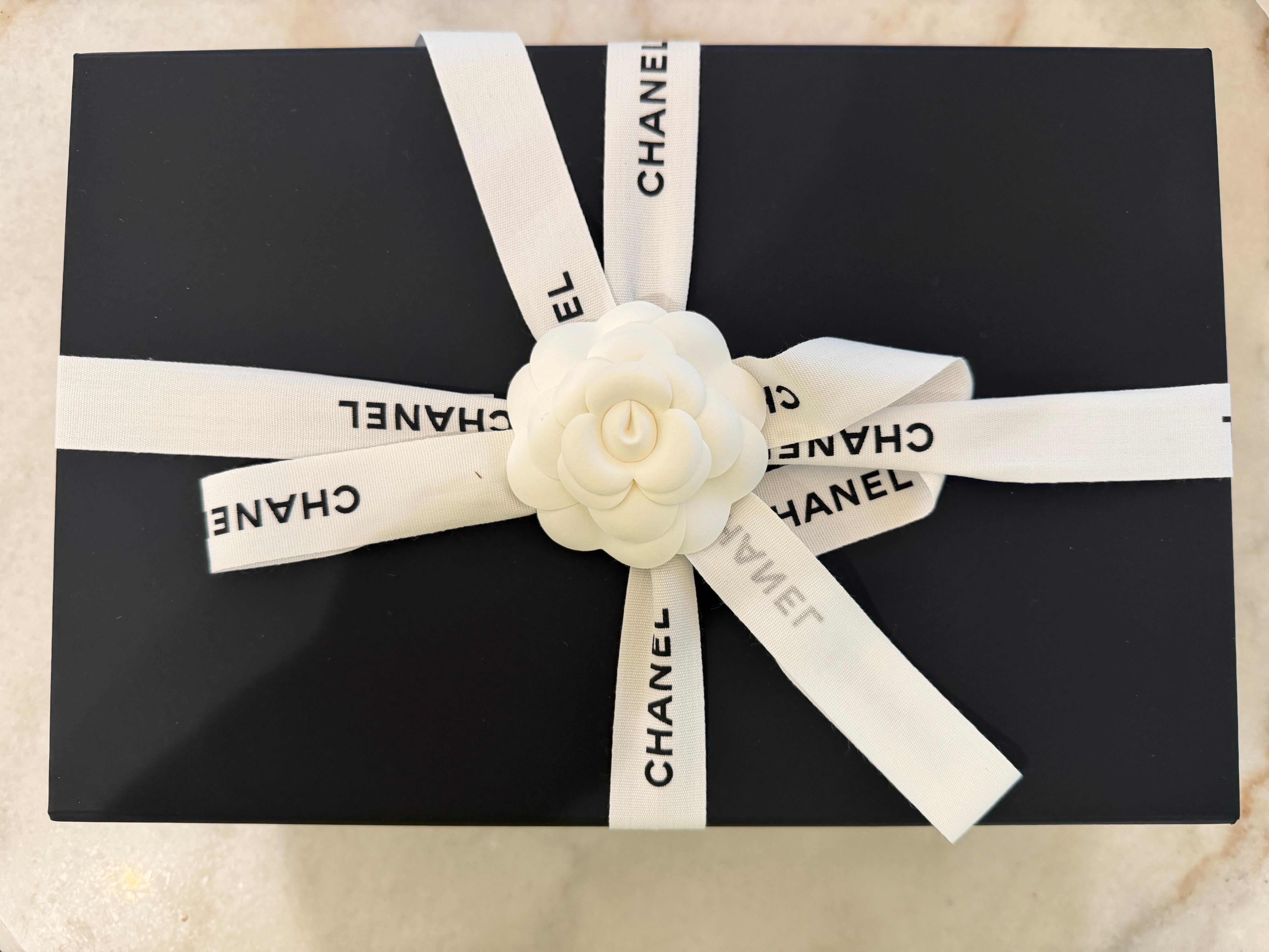 Chanel Mini Classic Square Flap Bag Beige Scuro Hardware Oro Nuovo In condizioni Nuovo in vendita a West Chester, PA