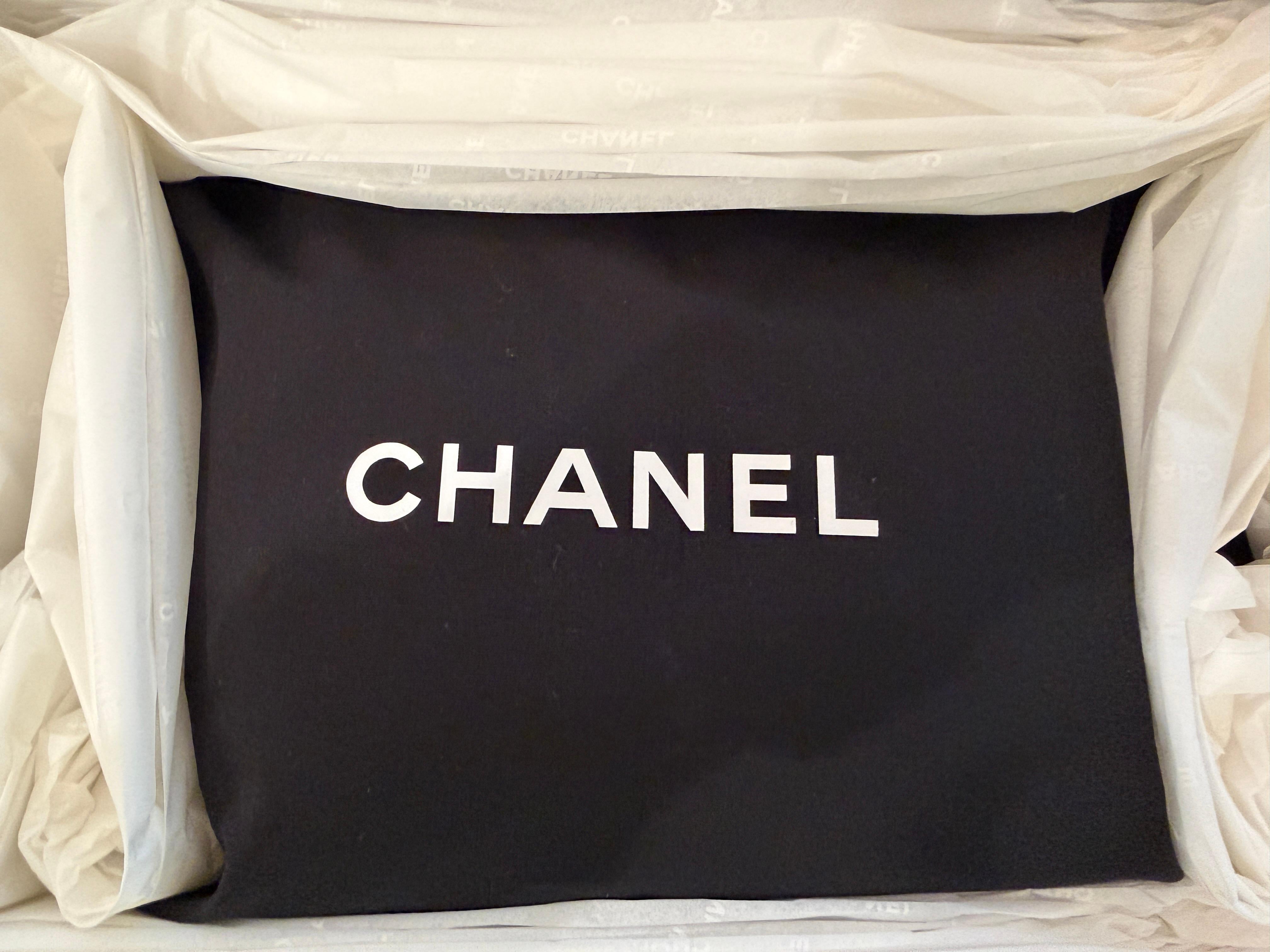 da uomo o donna Chanel Mini Classic Square Flap Bag Beige Scuro Hardware Oro Nuovo in vendita