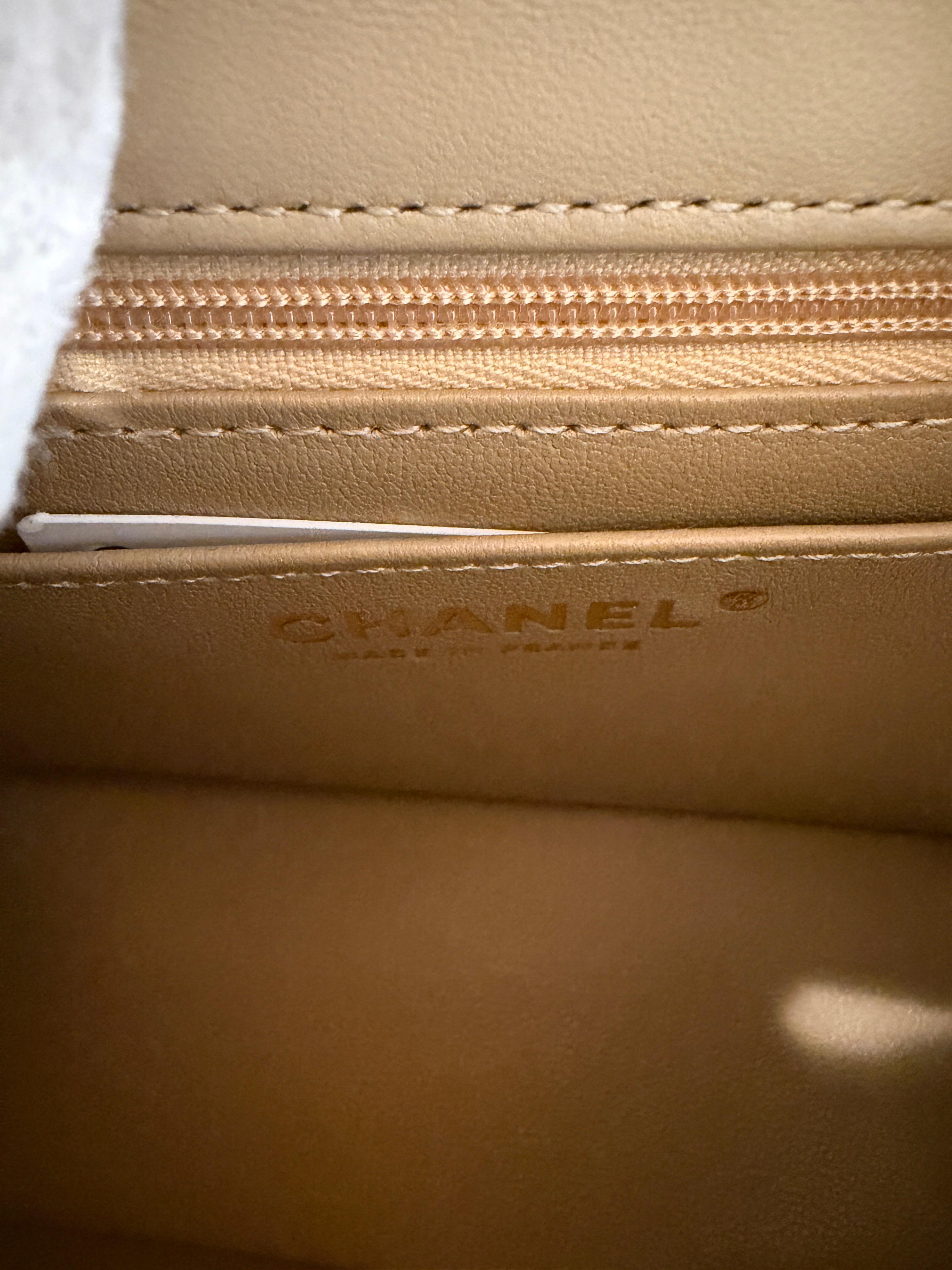 Chanel Mini Classic Square Flap Bag Beige Scuro Hardware Oro Nuovo in vendita 2