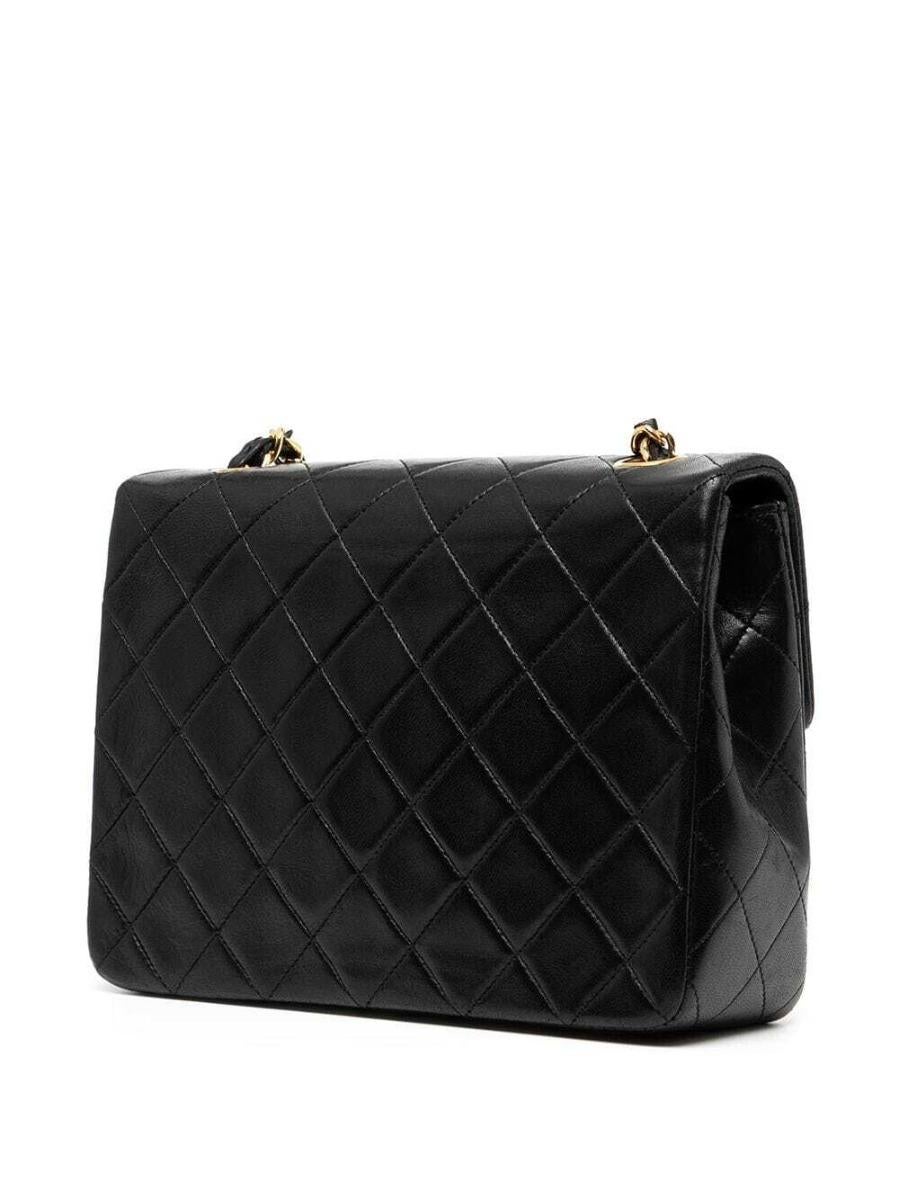 This iconic Mini Square Chanel Flap bag exudes the brand's signature elegance, sophistication and functionality. Crafted from quilted black lambskin, this pre-owned flap bag features the iconic interlocking CC logo twist lock and opens up to the