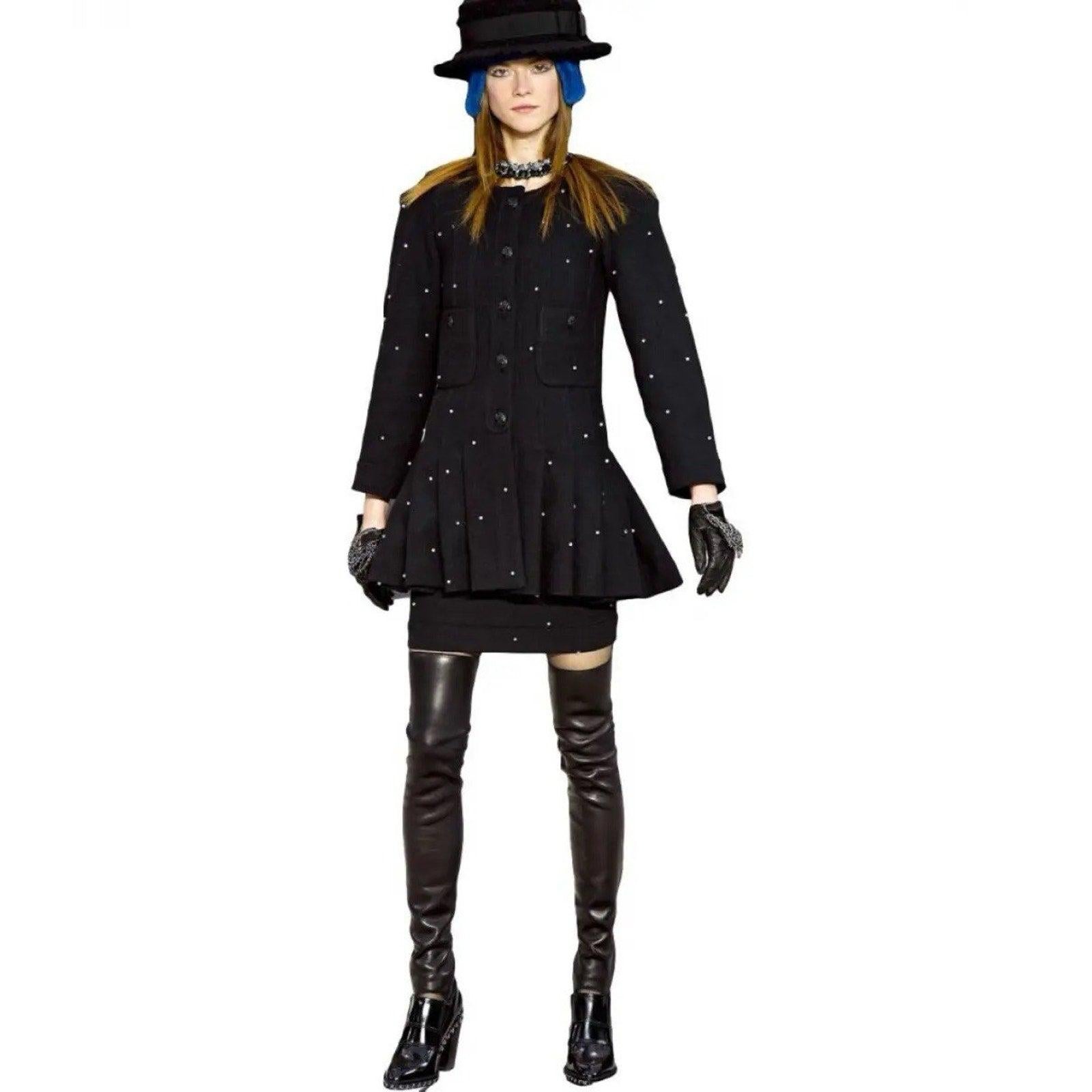 Gonna Chanel Mini con abbellimento in cristallo Sz.38 in vendita 3