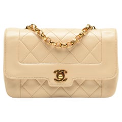 Chanel Mini chaîne Diana en cuir d'agneau matelassé beige avec chaîne Bijoux 