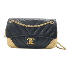 Chanel Mini Flap Bag Schwarz Chevron gesteppt Lammleder Gold Ecken