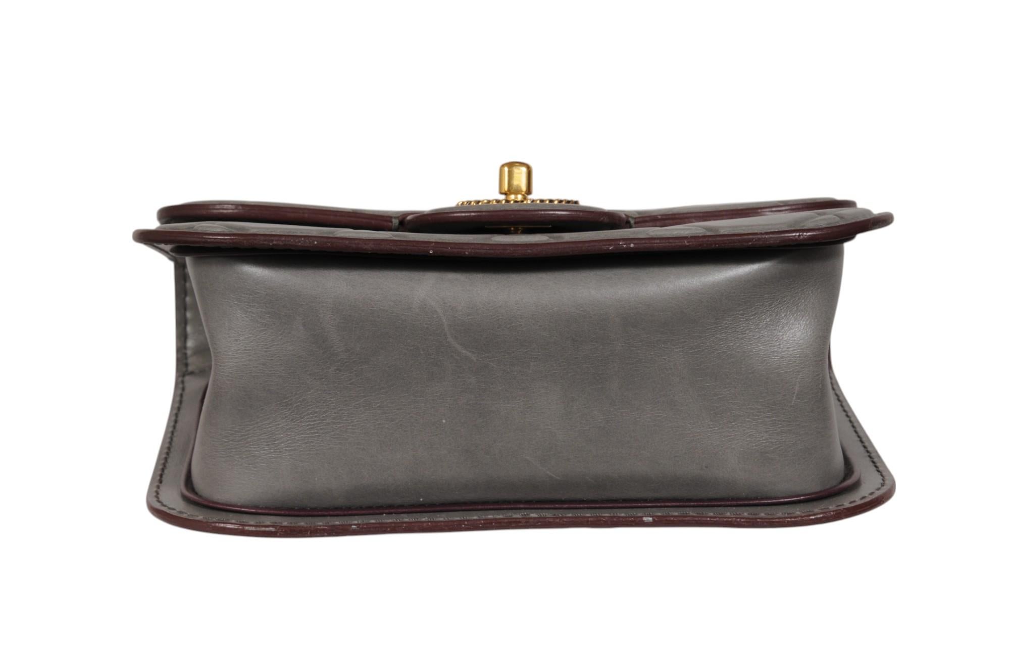 Chanel Mini Flap Bag Grey Debased Aged Calfskin CC Logo Gold Hardware Cross en vente 5