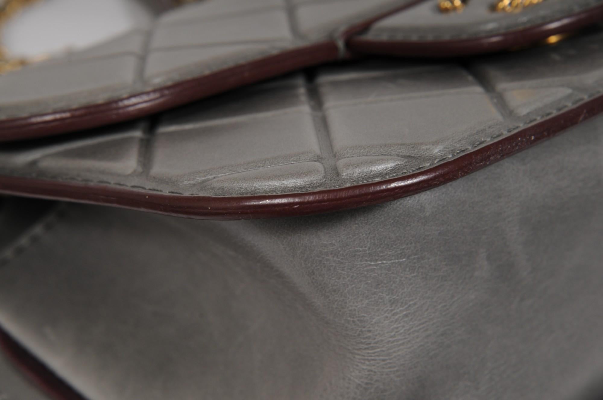 Chanel Mini Flap Bag Grey Debased Aged Calfskin CC Logo Gold Hardware Cross en vente 6