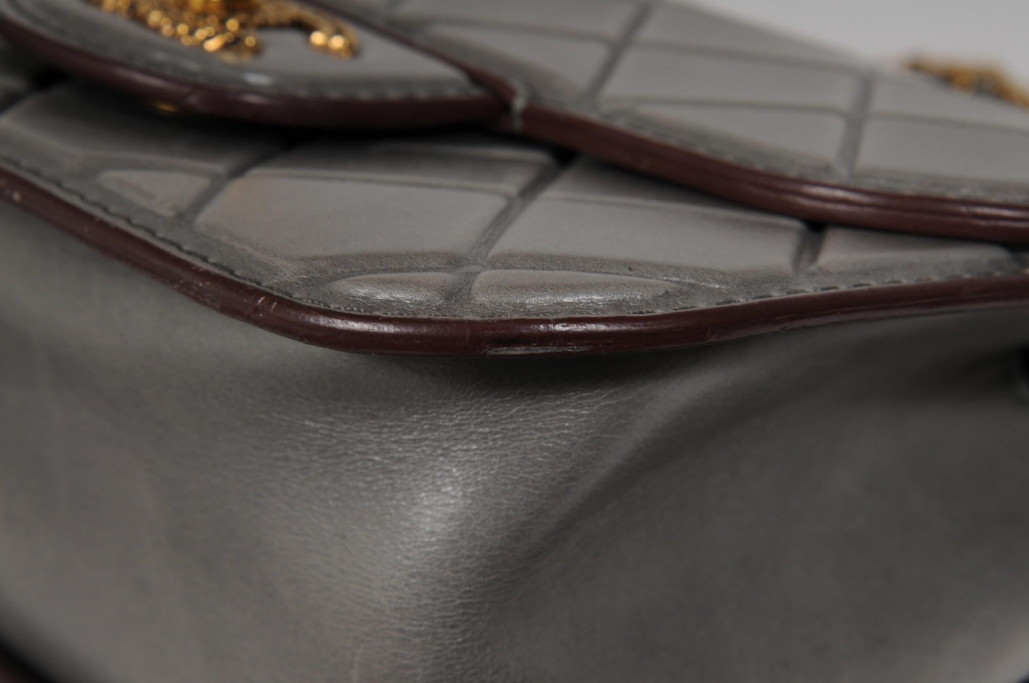 Chanel Mini Flap Bag Grey Debased Aged Calfskin CC Logo Gold Hardware Cross en vente 7