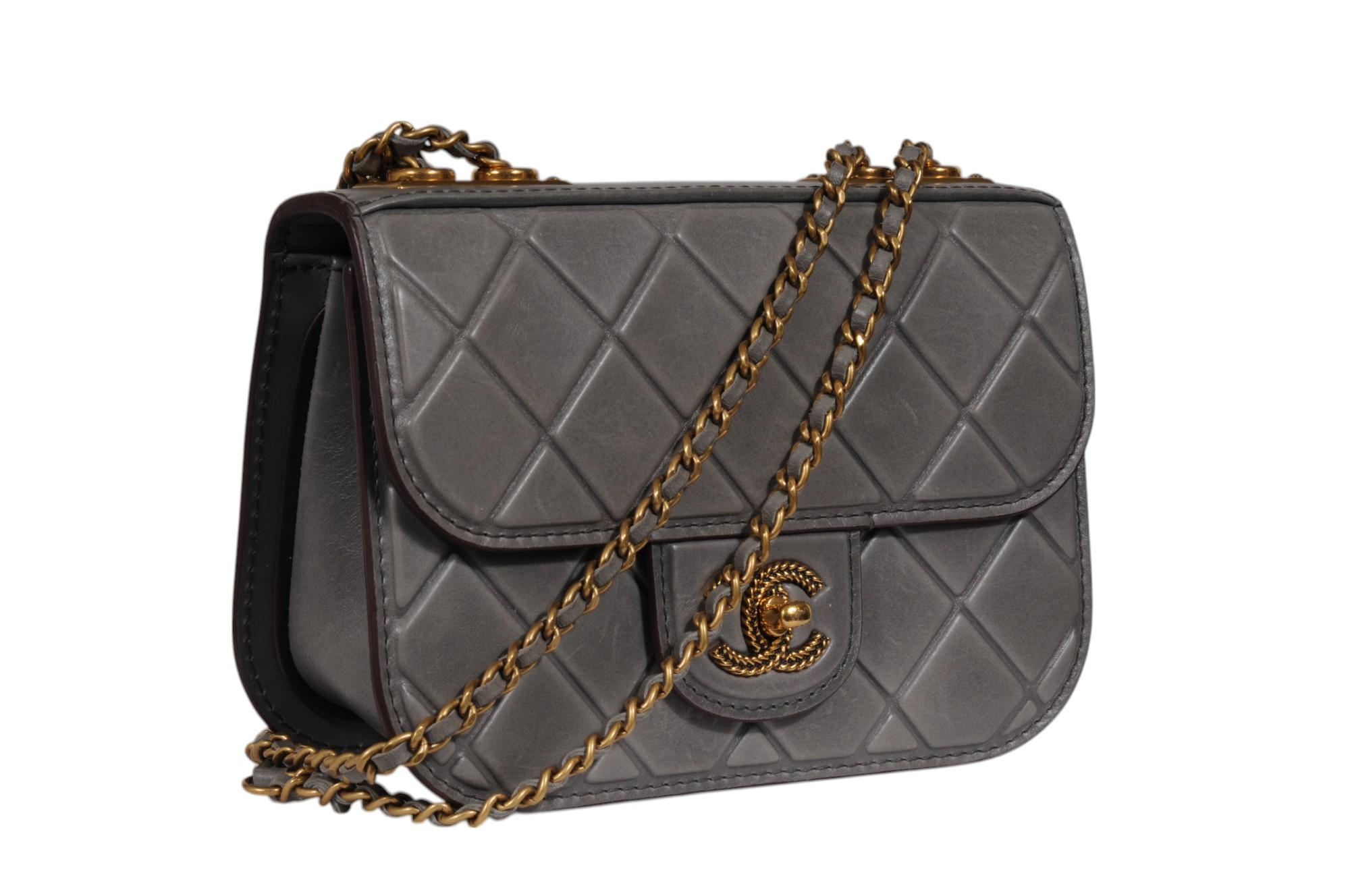 Gris Chanel Mini Flap Bag Grey Debased Aged Calfskin CC Logo Gold Hardware Cross en vente