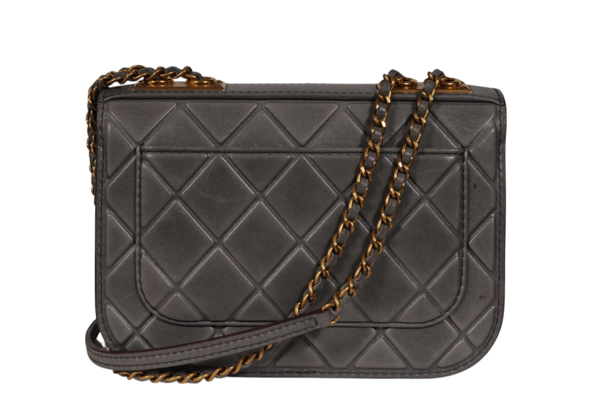 Chanel Mini Flap Bag Grey Debased Aged Calfskin CC Logo Gold Hardware Cross en vente 1